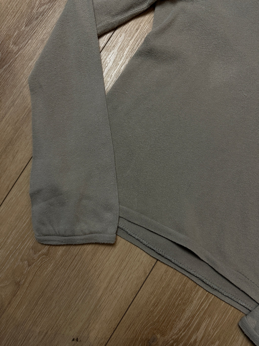 Detailbild Vintage Light Strings Hoodie von hinten 