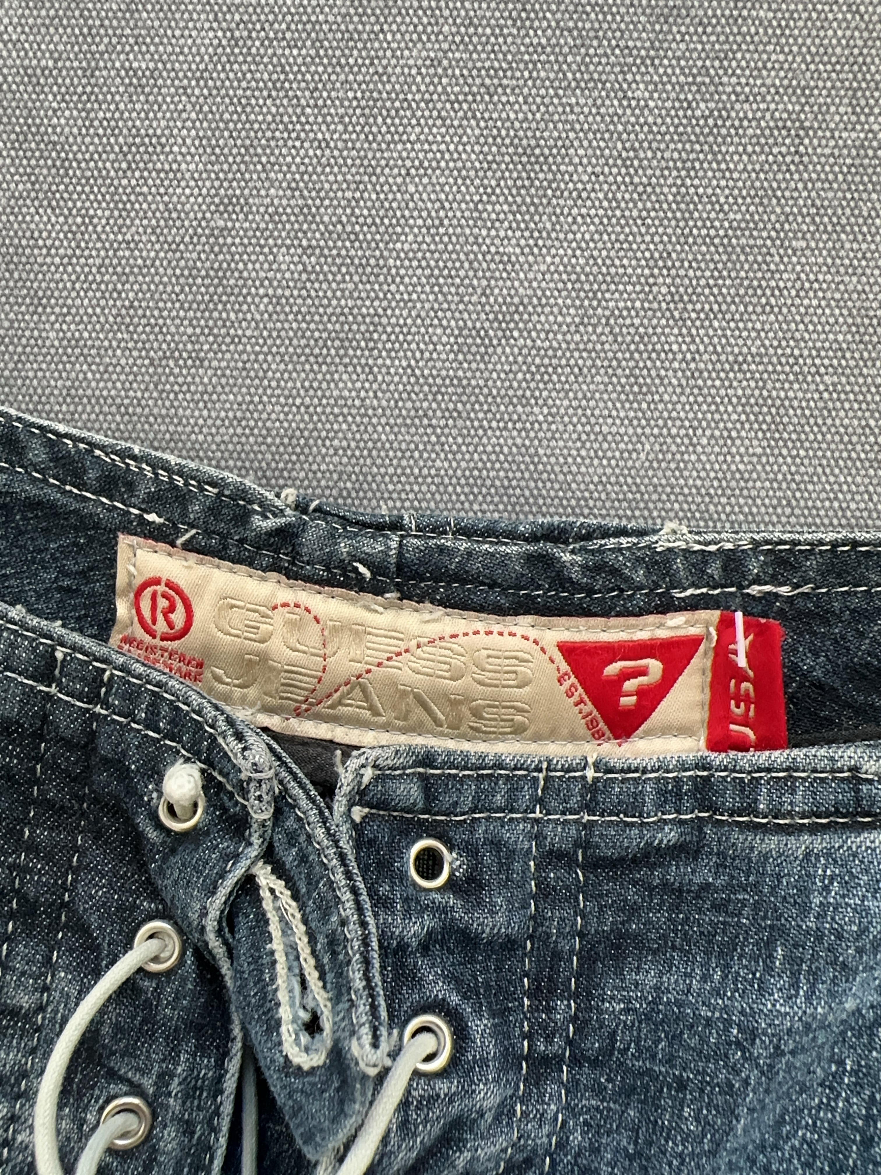 Vintage Guess Jeans (M/L)