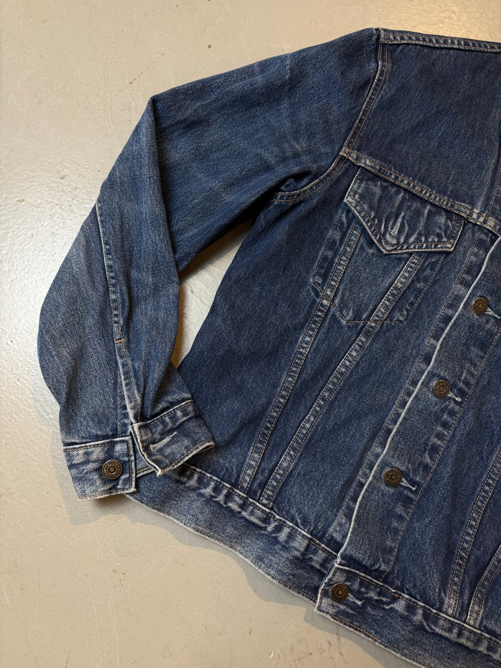 Vintage Levi’s Dark Blue Denim Jacket L/XL