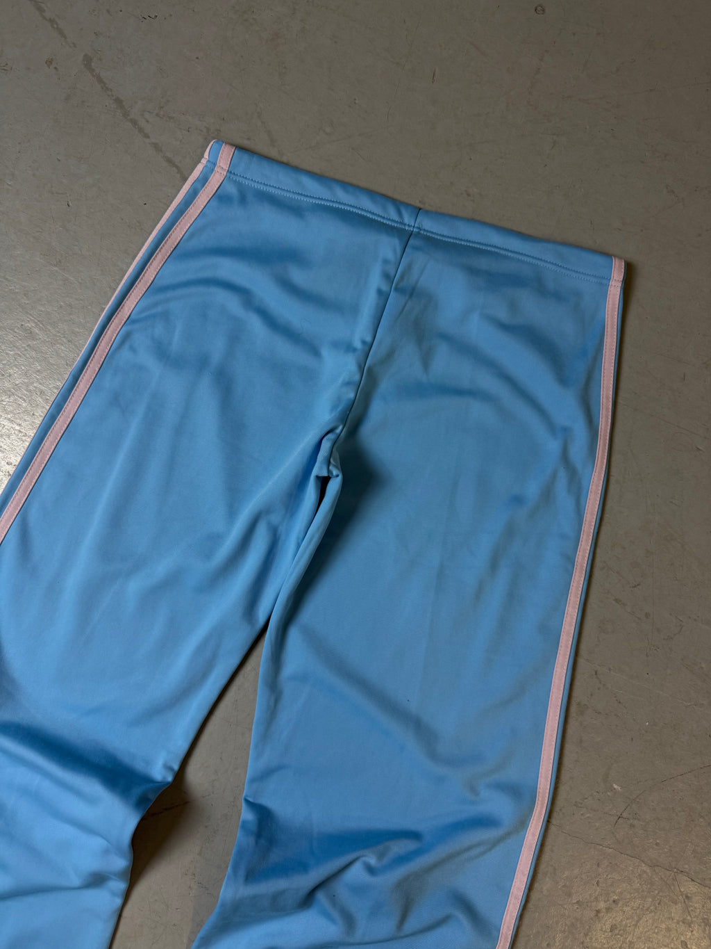 Ein babyblaues Track Set von Adidas vintage Y2K tracksuit 