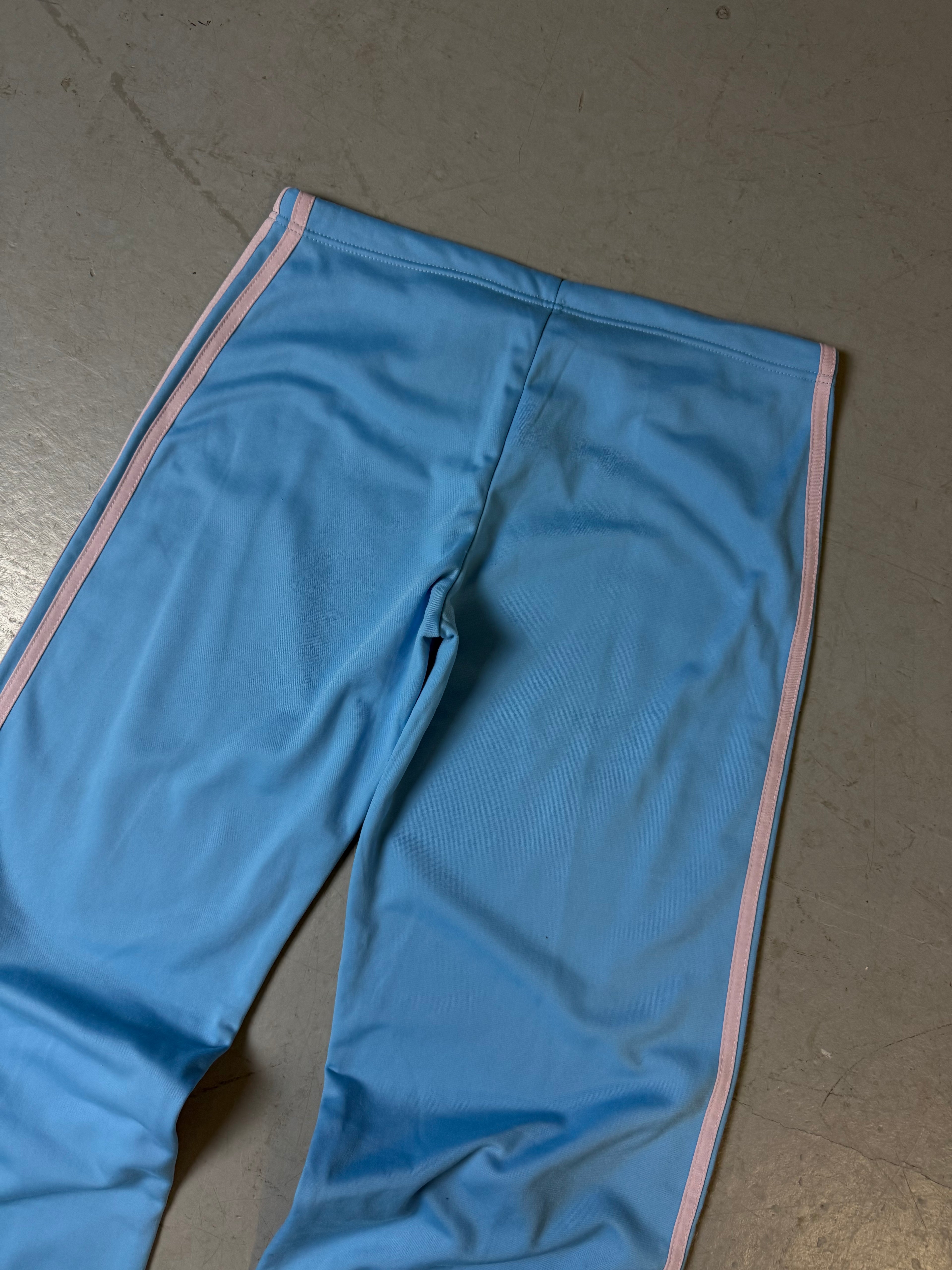 Ein babyblaues Track Set von Adidas vintage Y2K tracksuit 