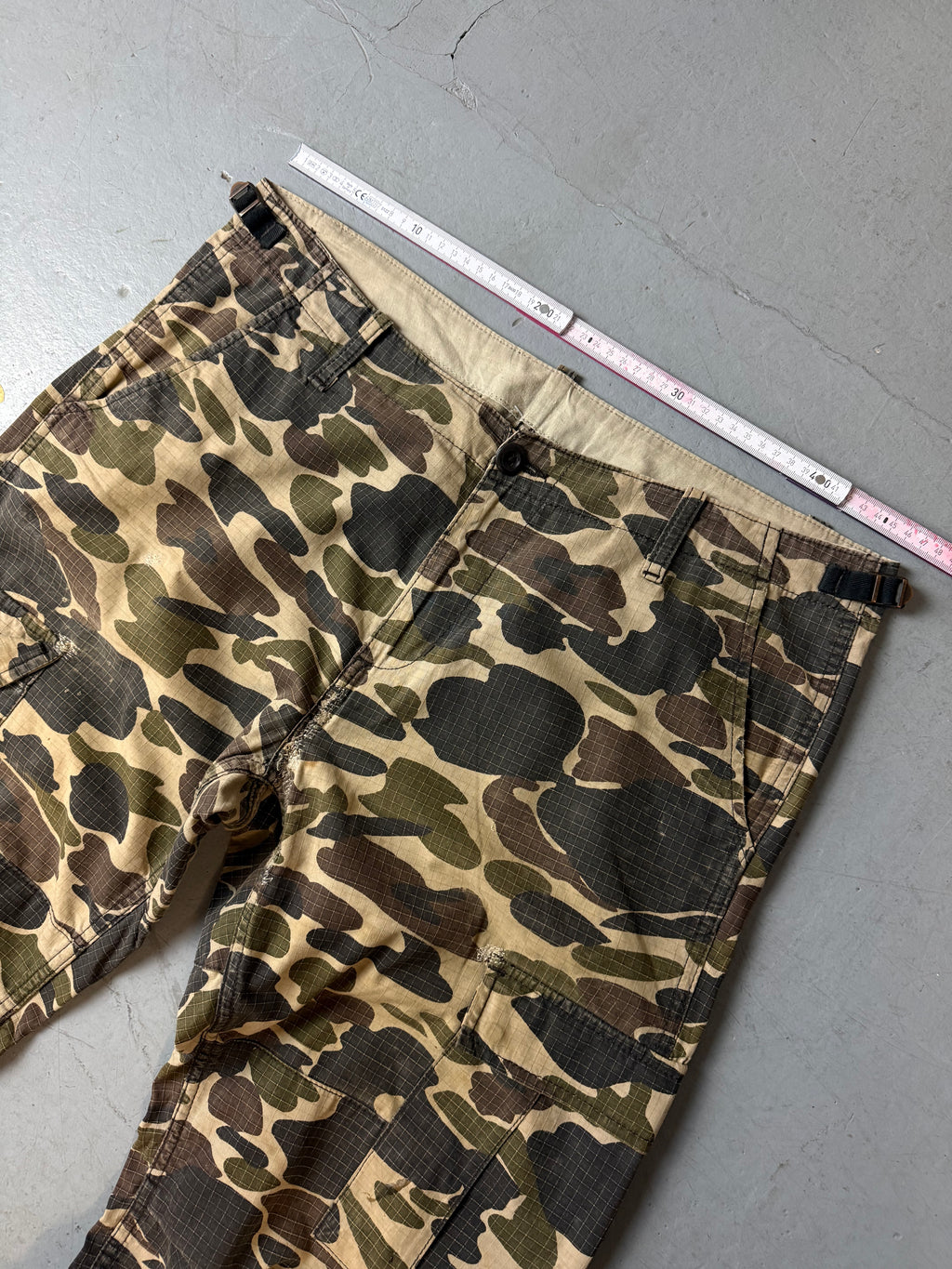 Vintage Carhartt Baggy Camouflage Cargo Pants für Herren. Y2K Second Hand 2000s Fashion