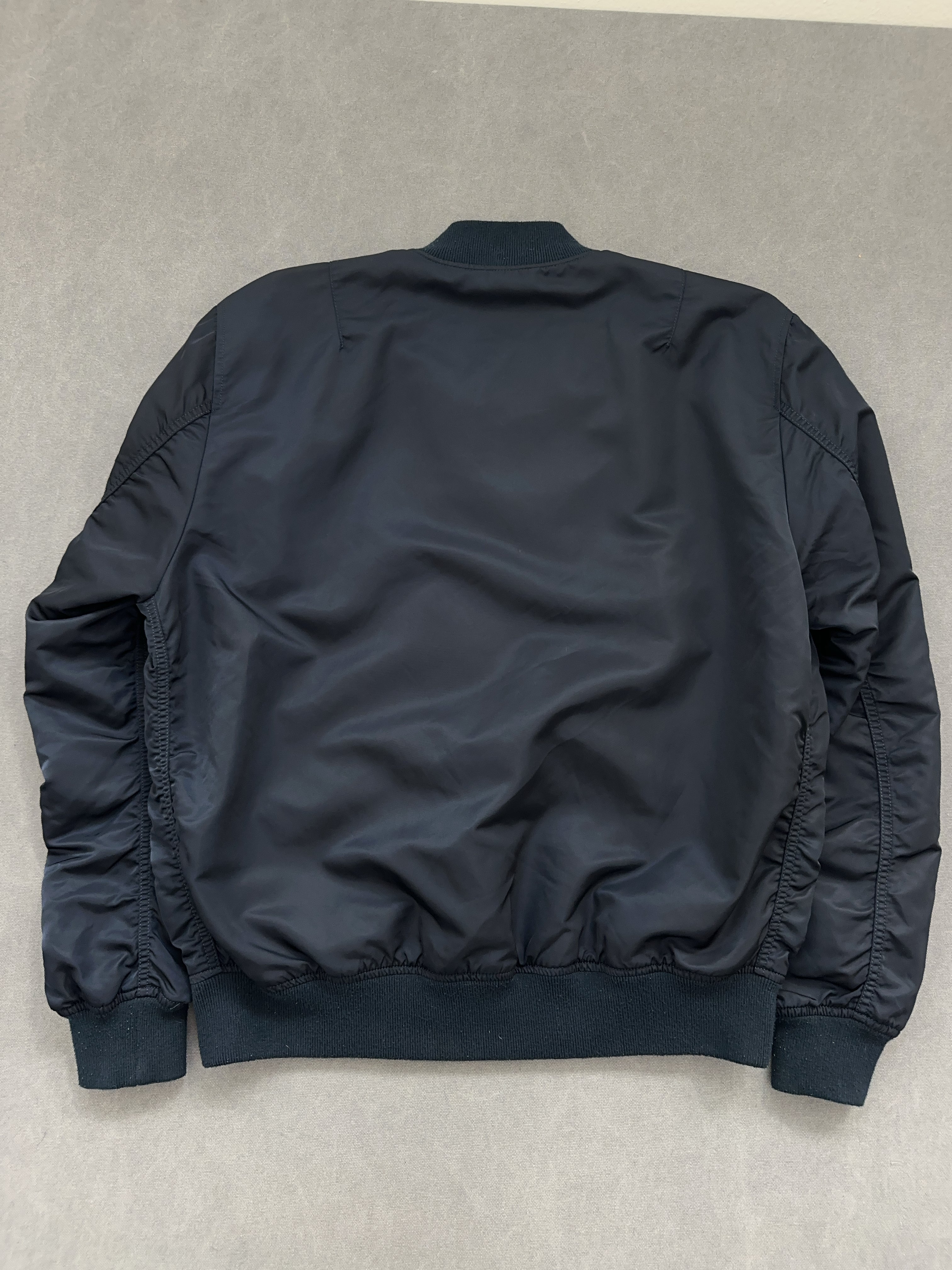Vintage Alpha Industries Bomber Jacke für Herren. Y2K Second Hand 2000s Fashion