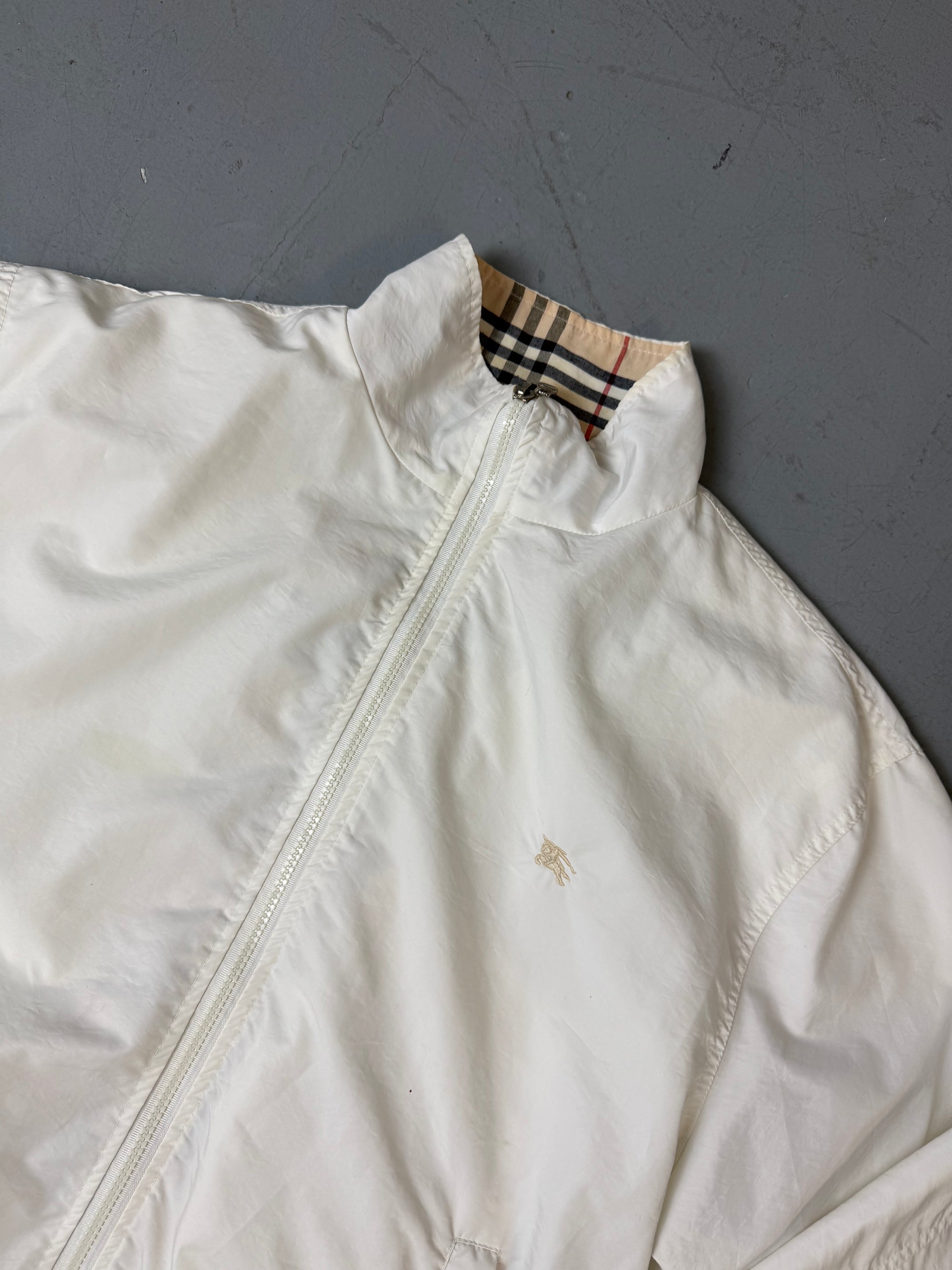 Eine weiße Burberry Regenjacke in L