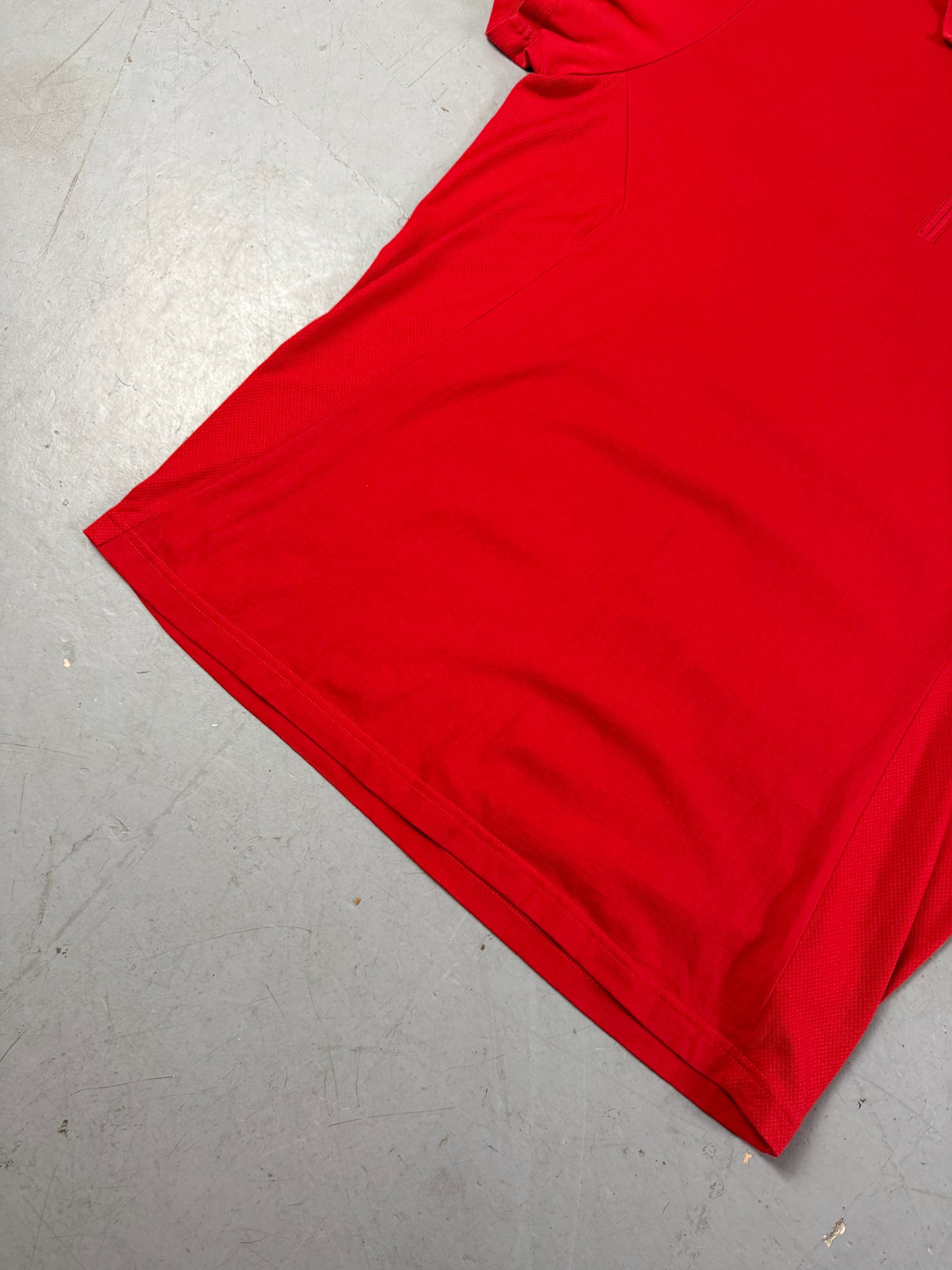 Detailbild von einem Vintage Puma Ferrari Red Polo T-Shirt von Unterseite