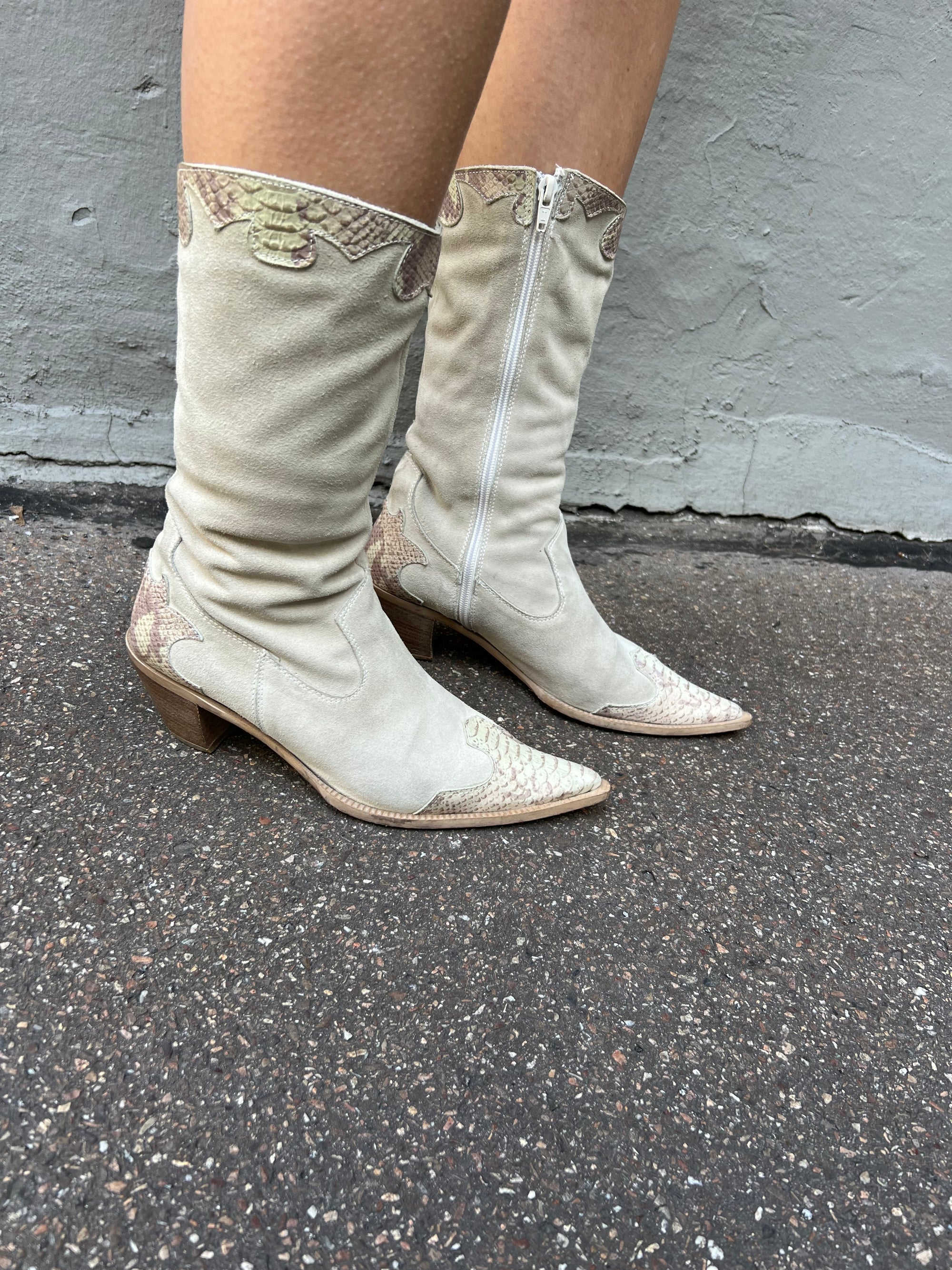 Vintage White/Beige Leather Detailed Cowboy Boots 38