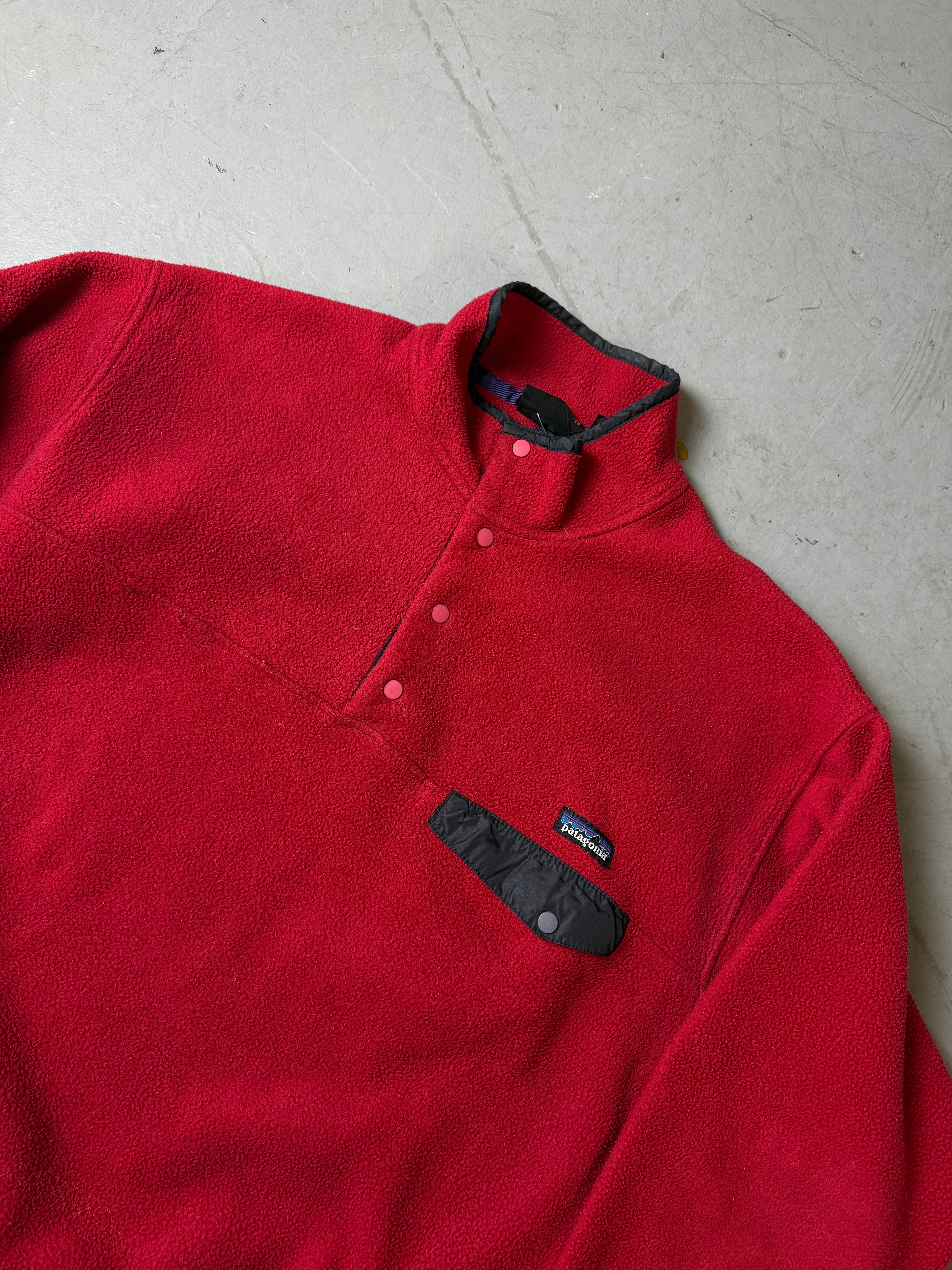 Detailbild von einem Vintage Patagonia Red Fleece Sweater von Kragen 
