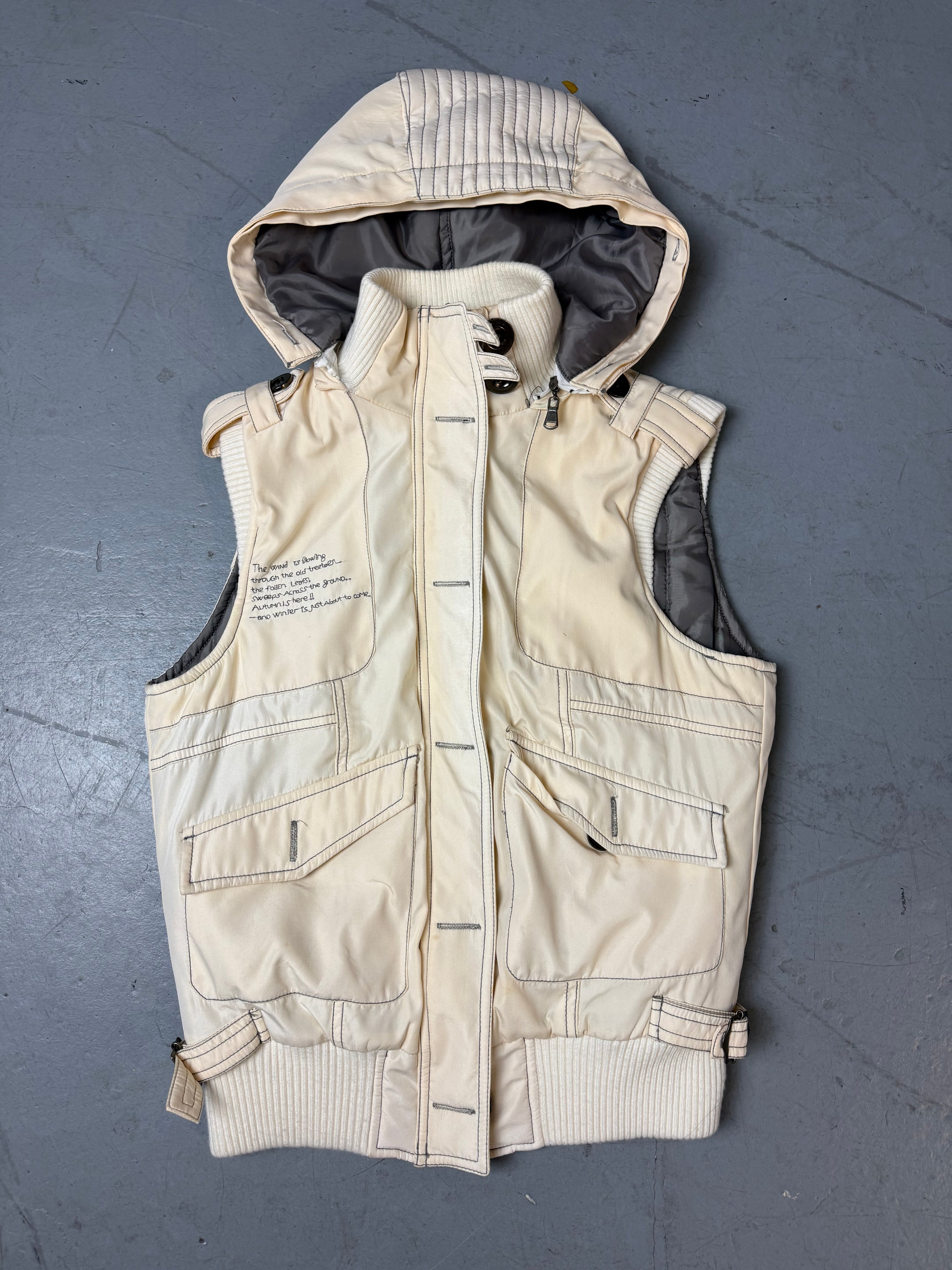 Produktbild von Vintage Beige Gorpcore Hooded Puffer Vest von vorne