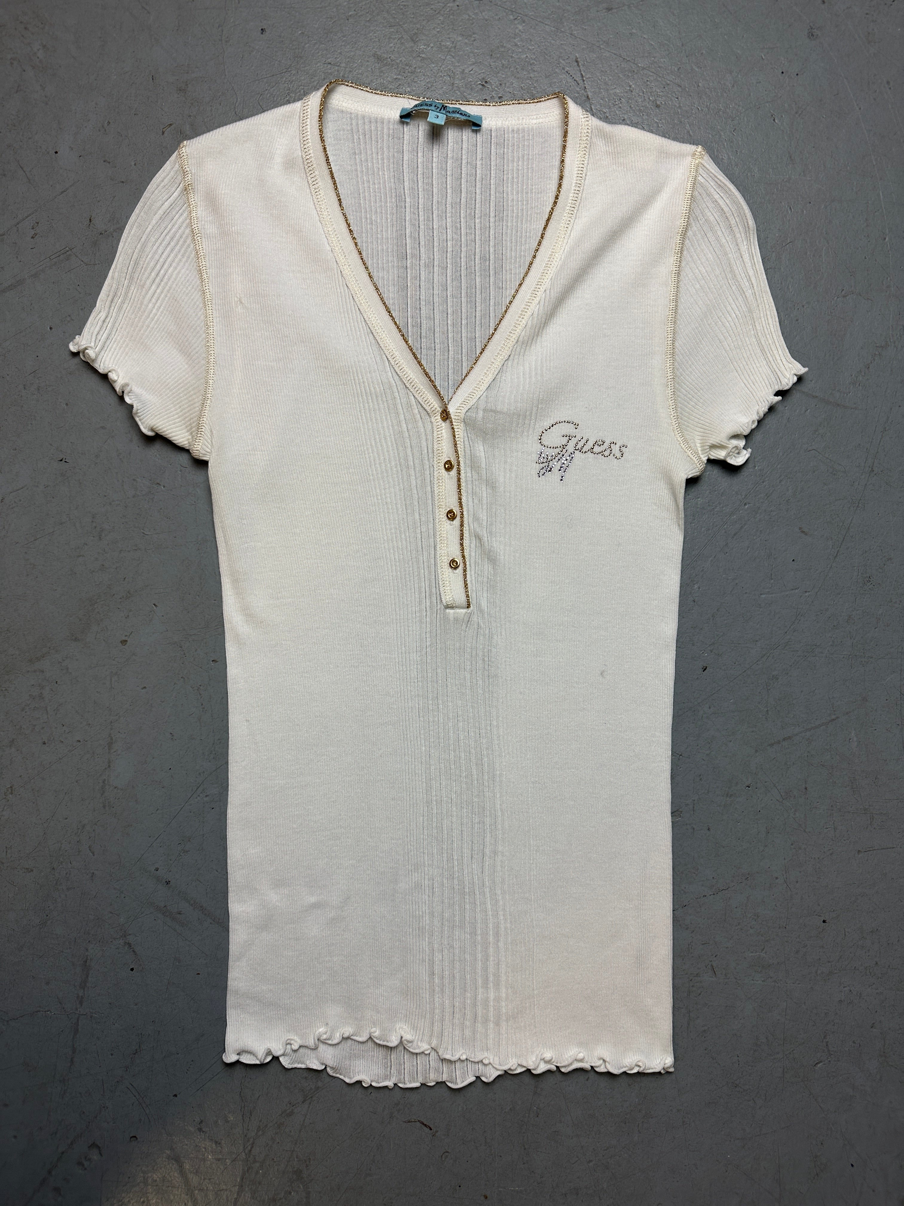 Produktbild von einem Vintage White Guess Ruffle Tee von vorne