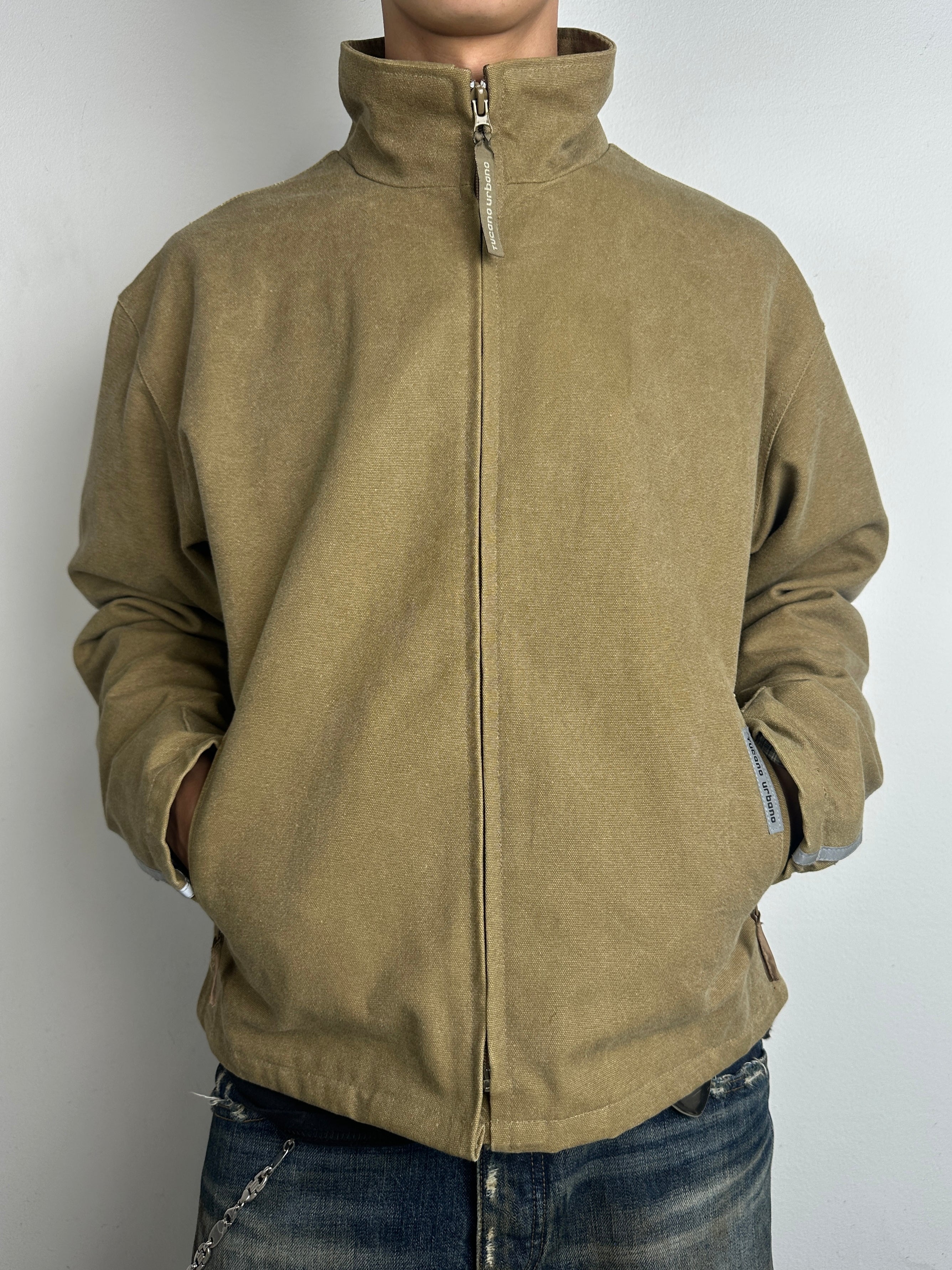 Tragebild von einer Vintage Beige Reflective Stripe Jacket von vorne