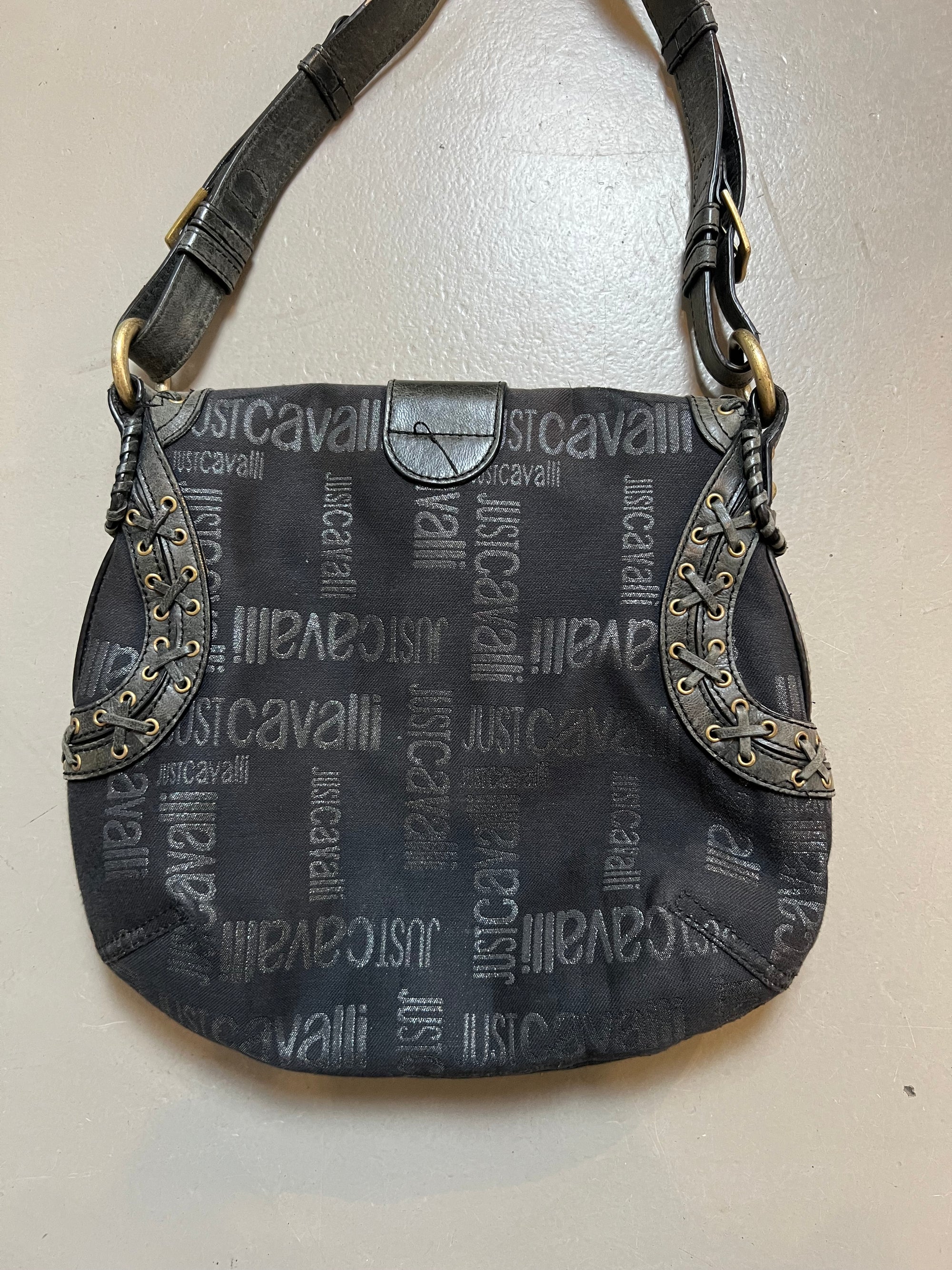 Eine Y2K Designer Umhängetasche von Just Cavalli, der Marke von Roberto Cavalli, in schwarz braun 