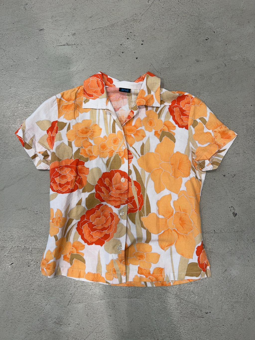 Vintage Flower Shirt für Damen. Y2K Second Hand 2000s Fashion.