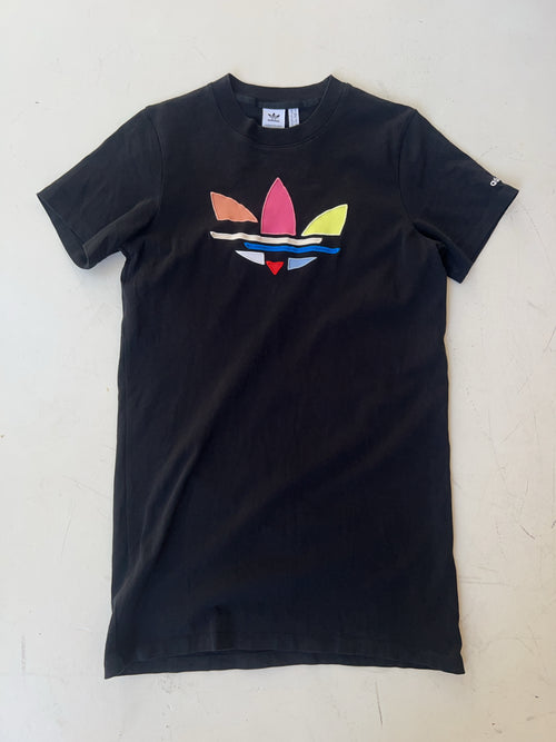Vintage Adidas Oversized T-Shirt Dress für Damen. Y2k Second Hand 2000s Fashion.