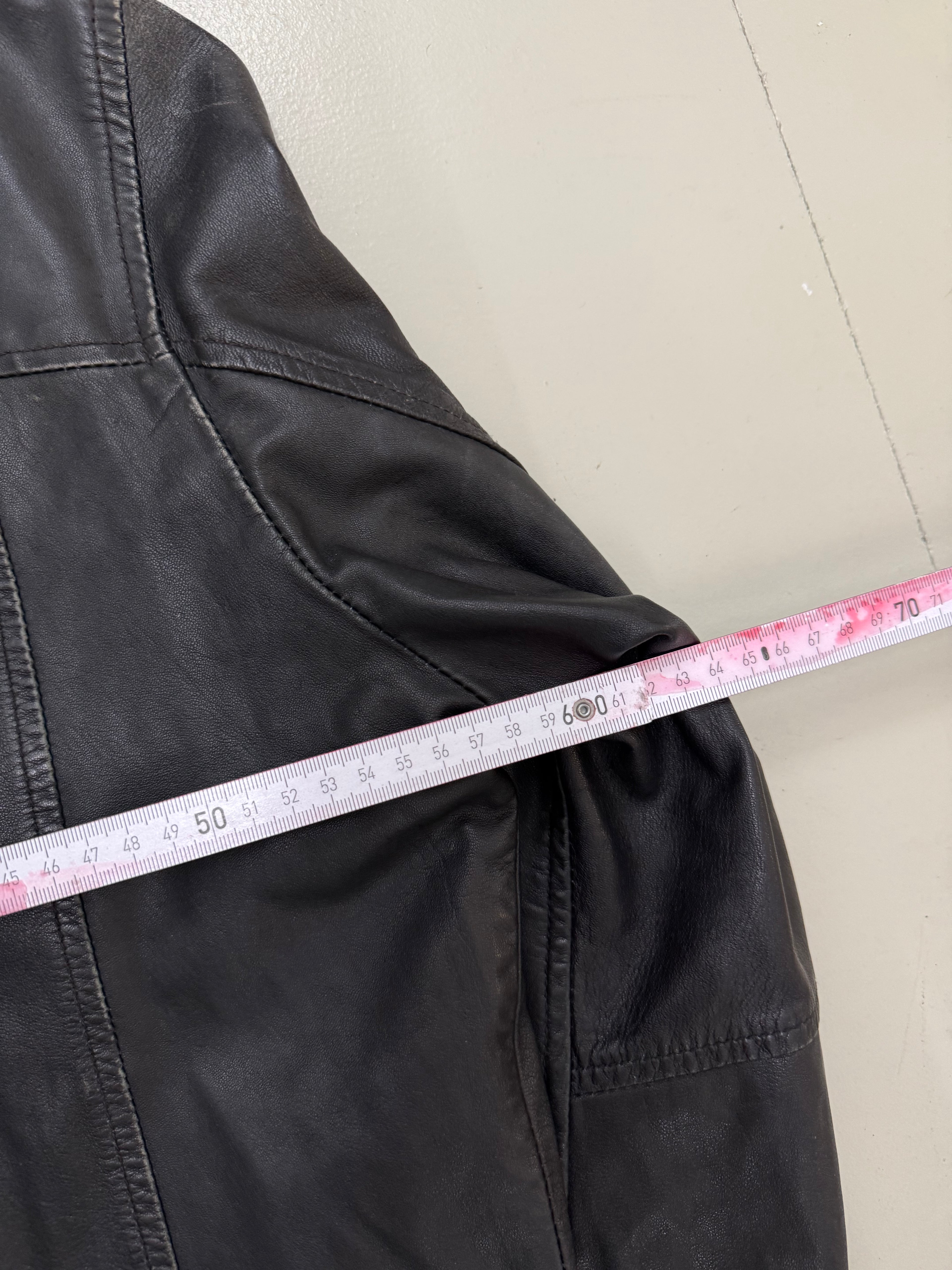 Vintage Black Strellson Leather Jacket
für Herren. Y2K Second Hand 2000s Fashion 