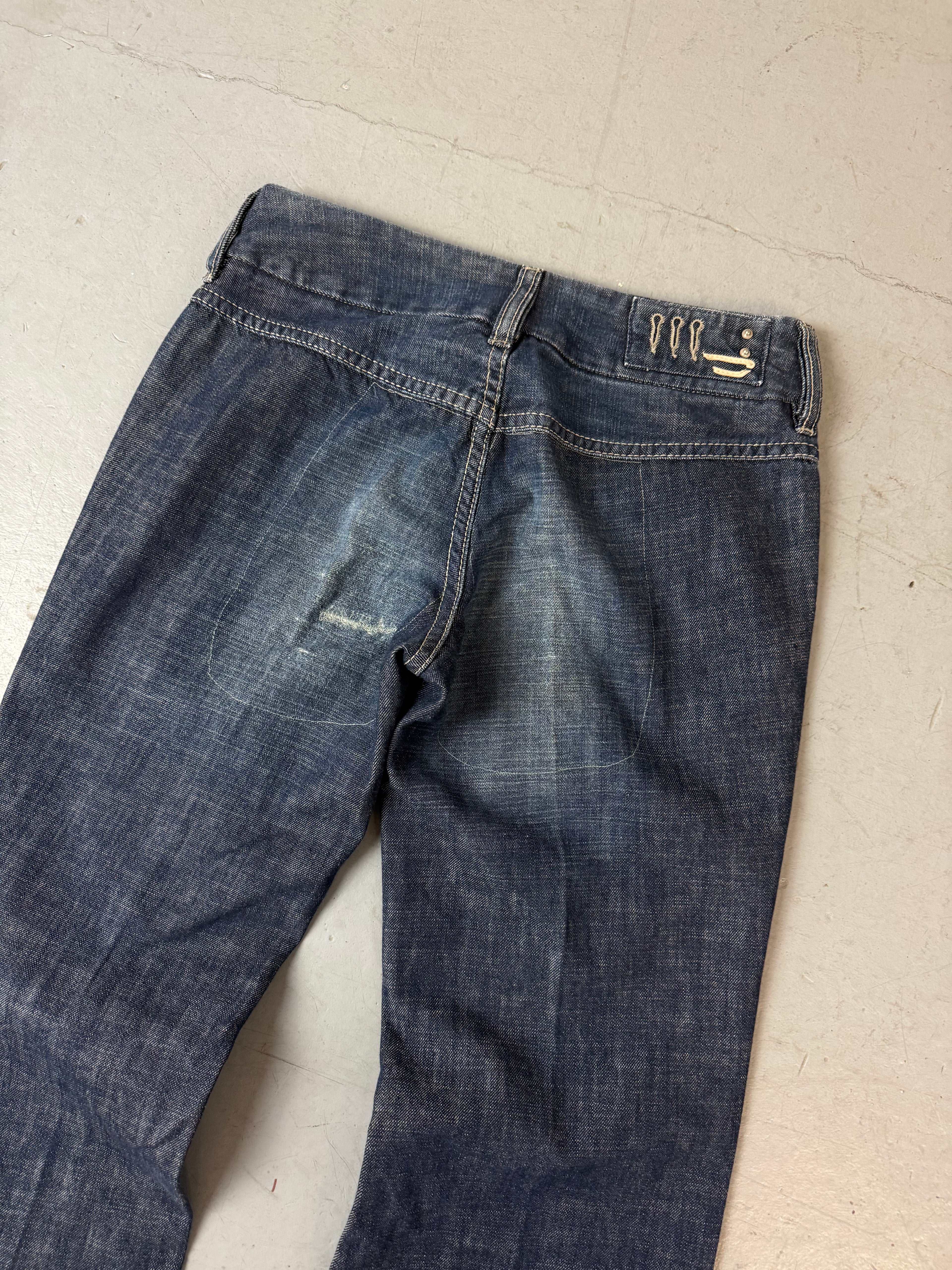 Vintage Diesel Mid Waist Dunkelblaue Jeanshose für Frauen. Y2K 2000s fashion 