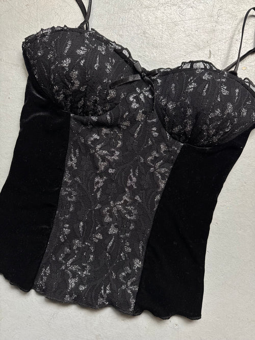 Vintage Baroque Floral Pattern Top in black for girl’s. Y2K Second Hand 2000s Fashion 