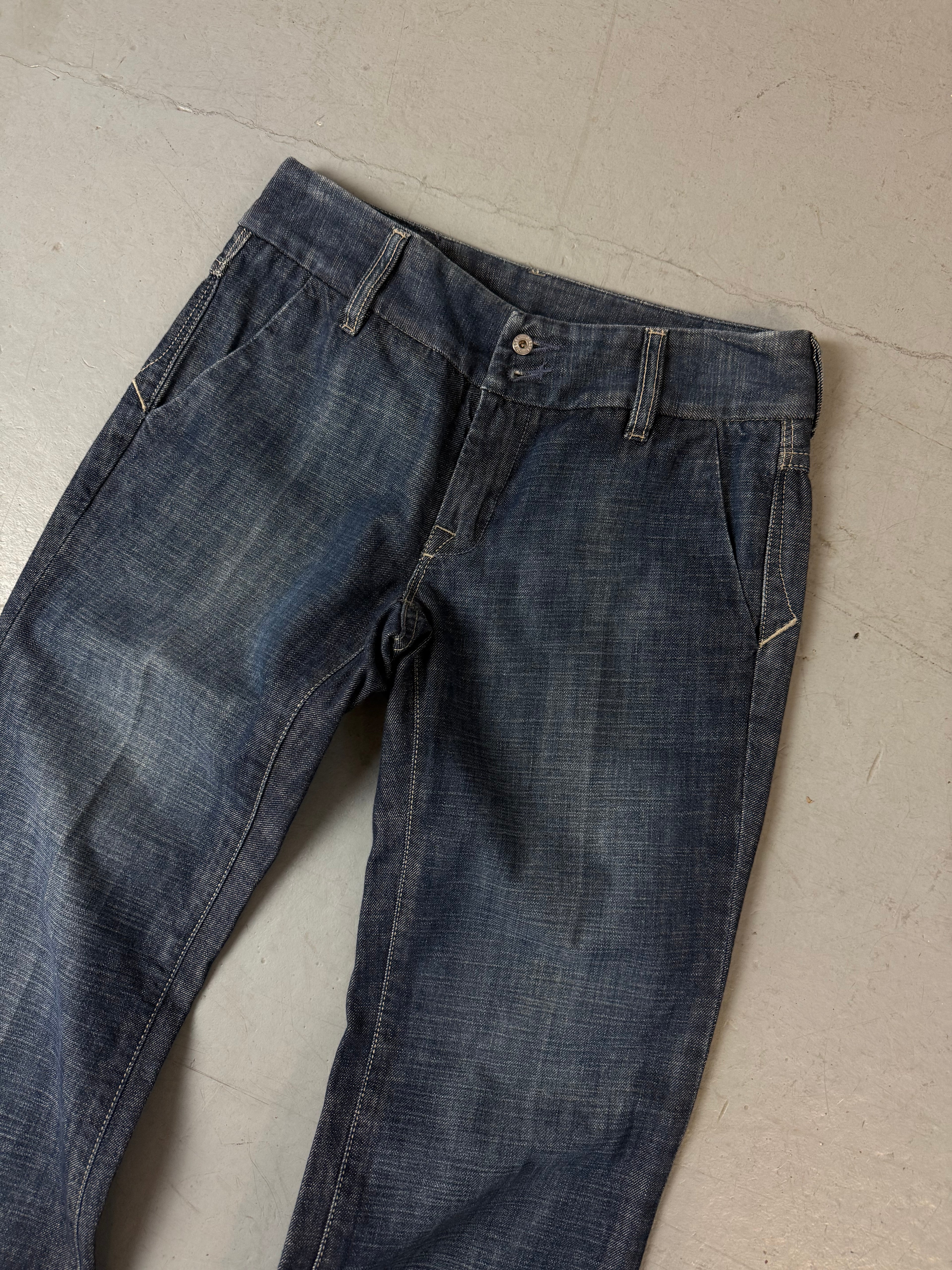 Vintage Diesel Mid Waist Dunkelblaue Jeanshose für Frauen. Y2K 2000s fashion 