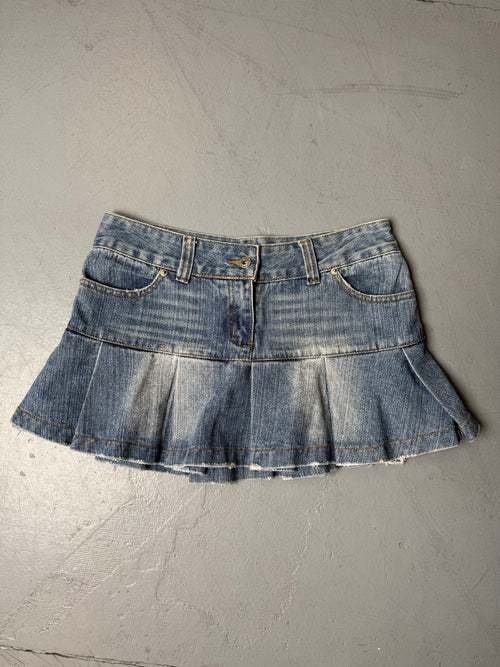 Vintage Pleated Denim Mini Skirt für Damen. Y2K Secondhand 2000s Fashion.