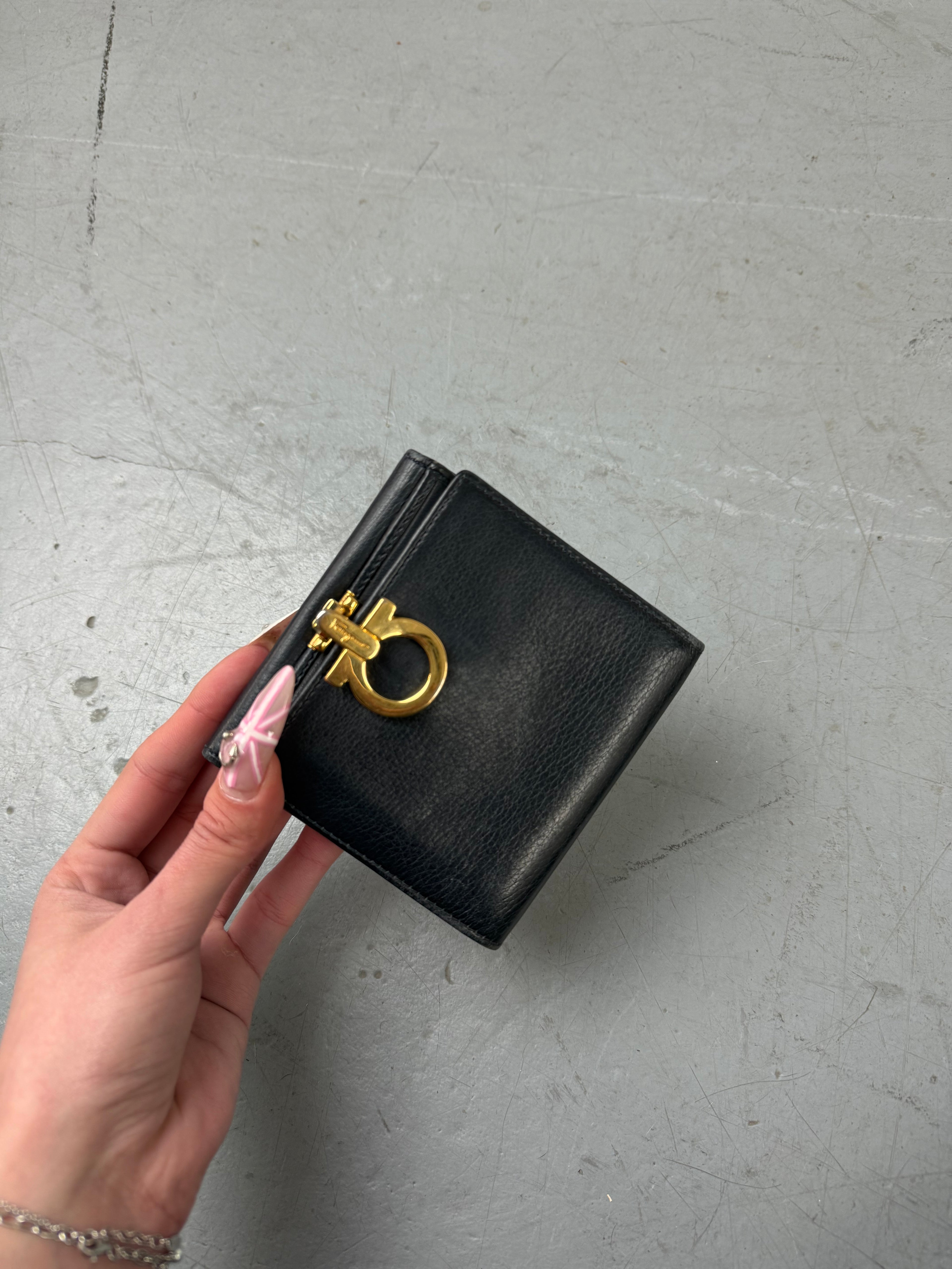 Vintage Ferragamo Black Portmonee Unisex. Y2K Second Hand 2000s Fashion