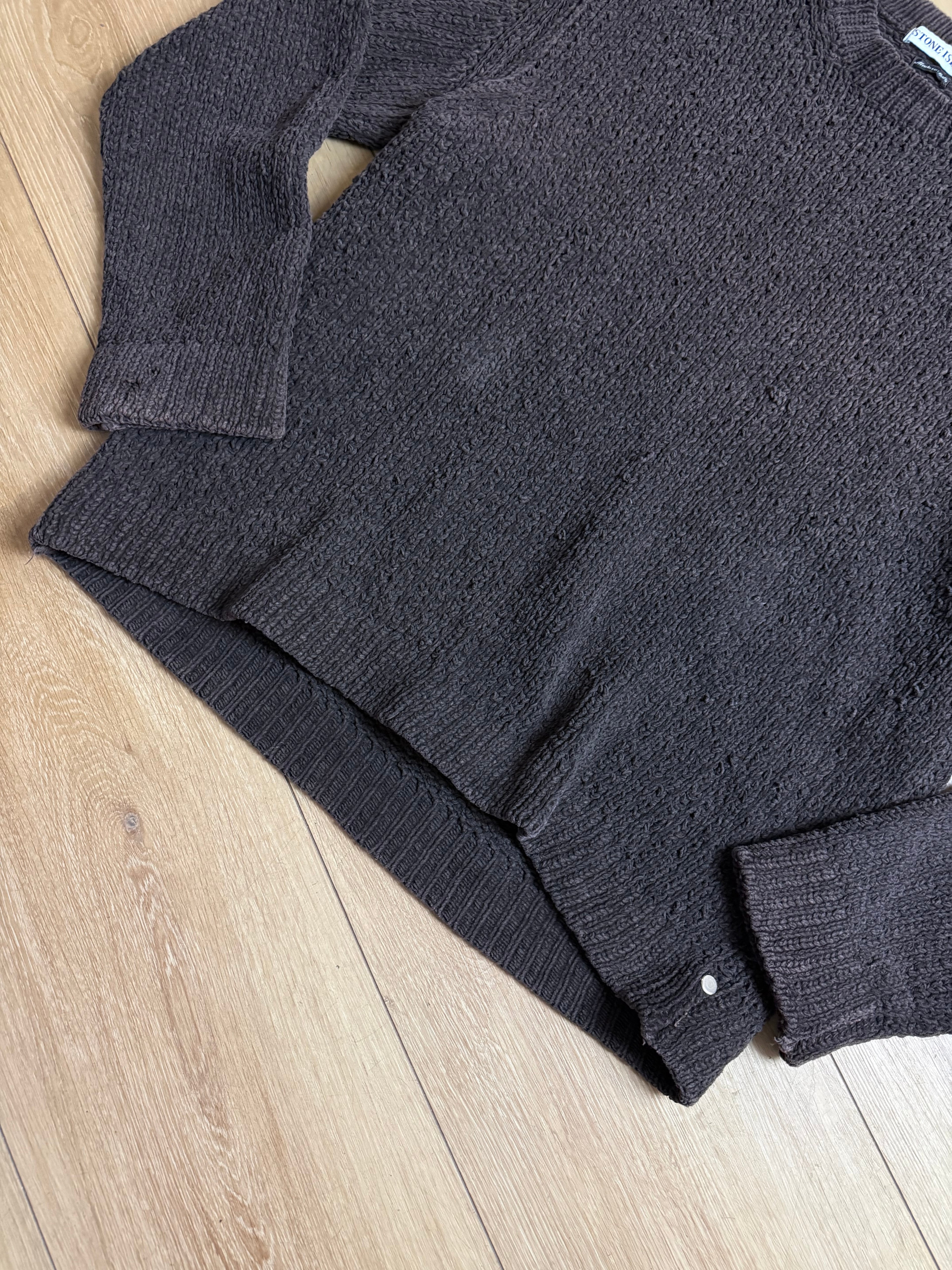 Detailbild von einem Vintage Stone Island Brown Knit Sweater von vorne