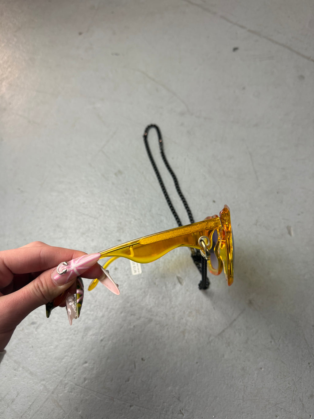 Laurence D‘Ari Yellow Sunglasses with Chain. Unisex. Y2K 2000s Fashion.