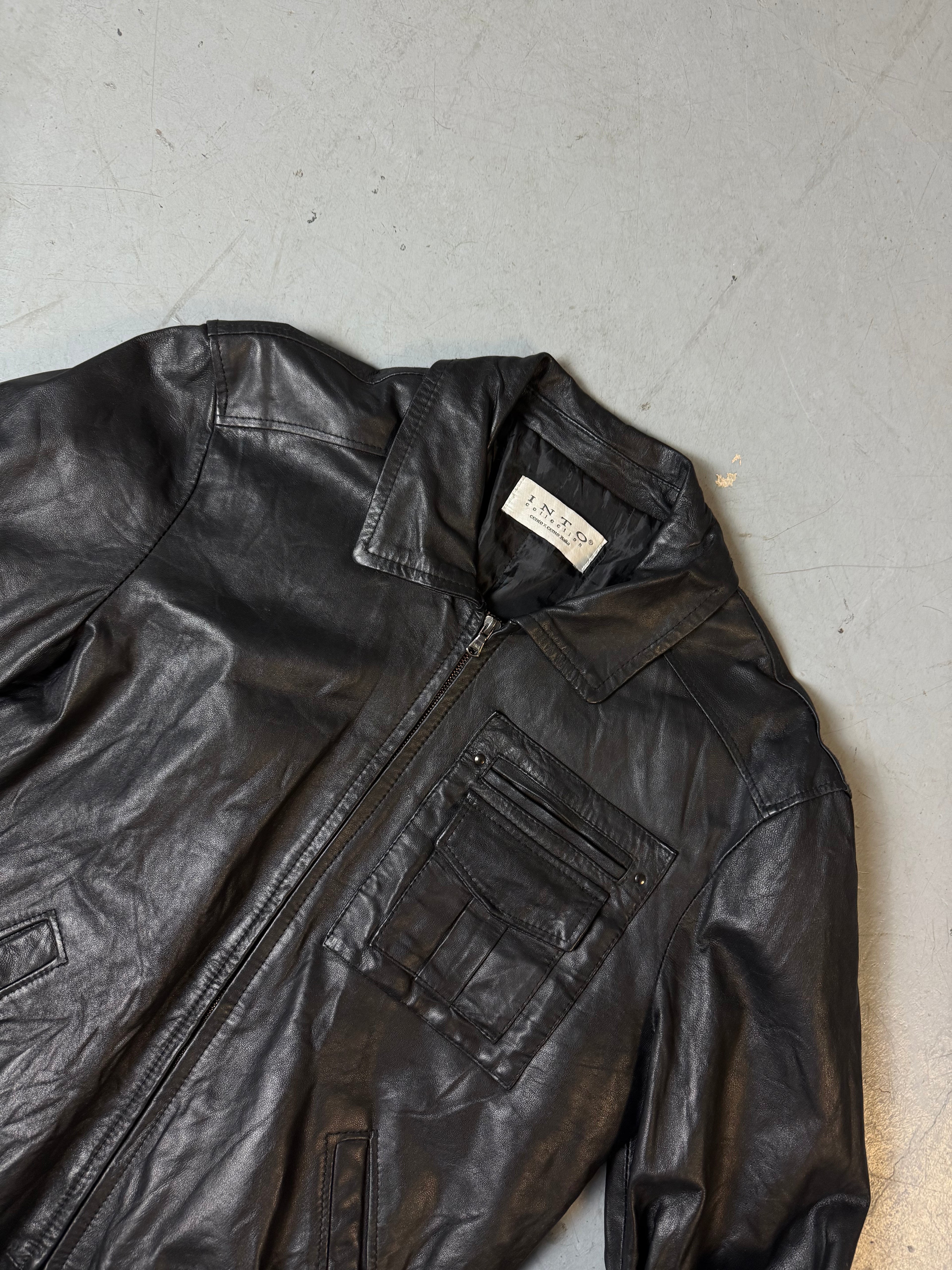 Detailbild von Vintage Into Italian Black Leather Jacket von Vorne