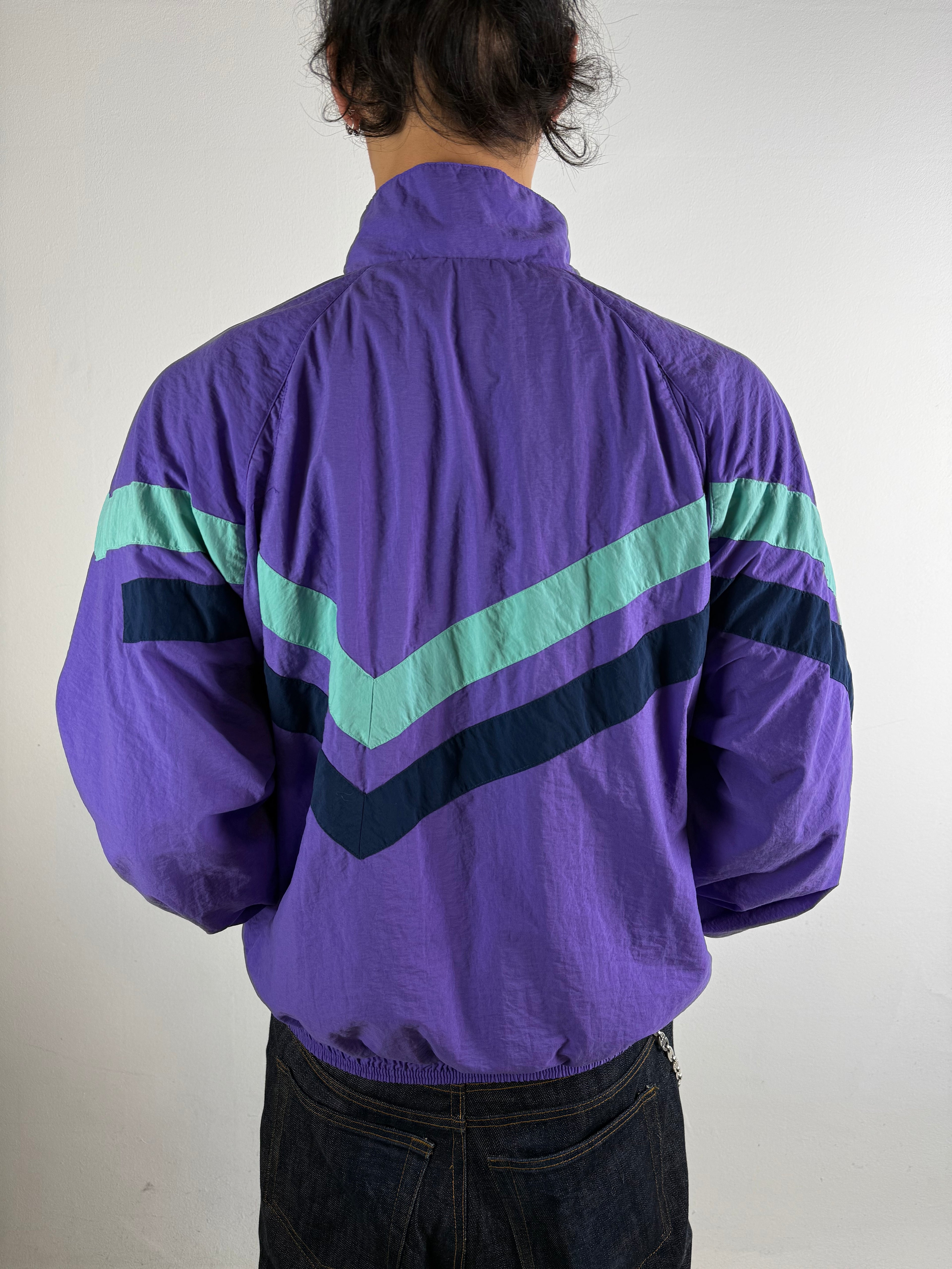 Tragebild von Vintage Nike Purple 80s Style Track Jacket M von hinten
