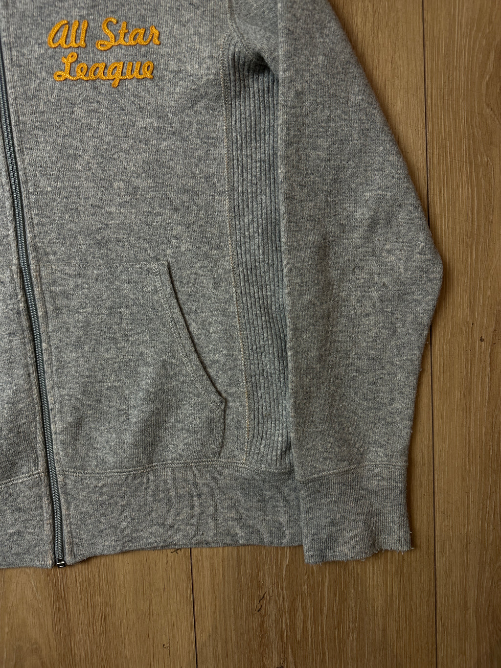 Detailbild von einem Vintage Converse Zip Up Sweater von Ärmel