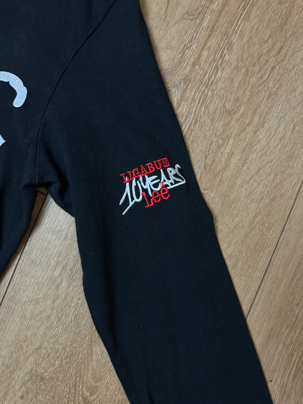 Detailbild Vintage Black Lee Longsleeve am Ärmel 