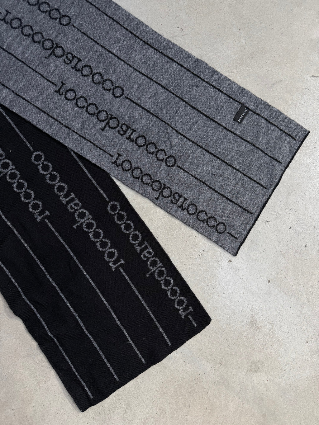 Vintage Roccobarocco Black and Grey Knit Scarf unisex. Y2K Second Hand 2000s Fashion