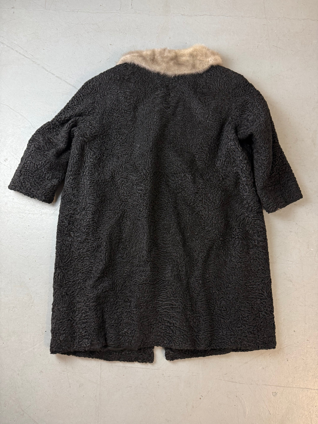 Vintage Black Short Sleeve Coat with Fur Collar für Damen. Y2K 2000s Fashion.