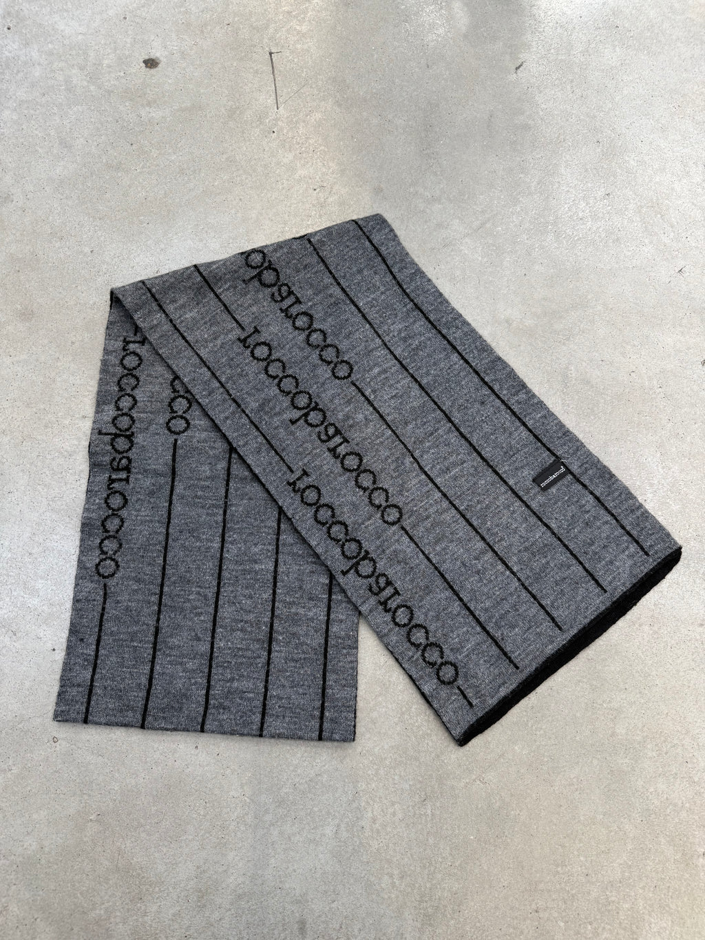 Vintage Roccobarocco Black and Grey Knit Scarf unisex. Y2K Second Hand 2000s Fashion