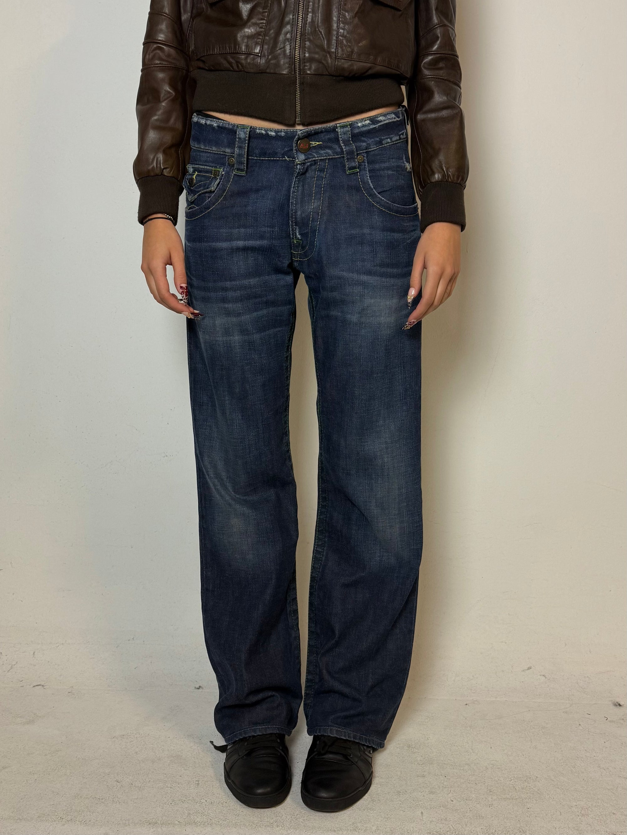 Eine dunkelblaue Straight leg Jeans von Armani mid waist 