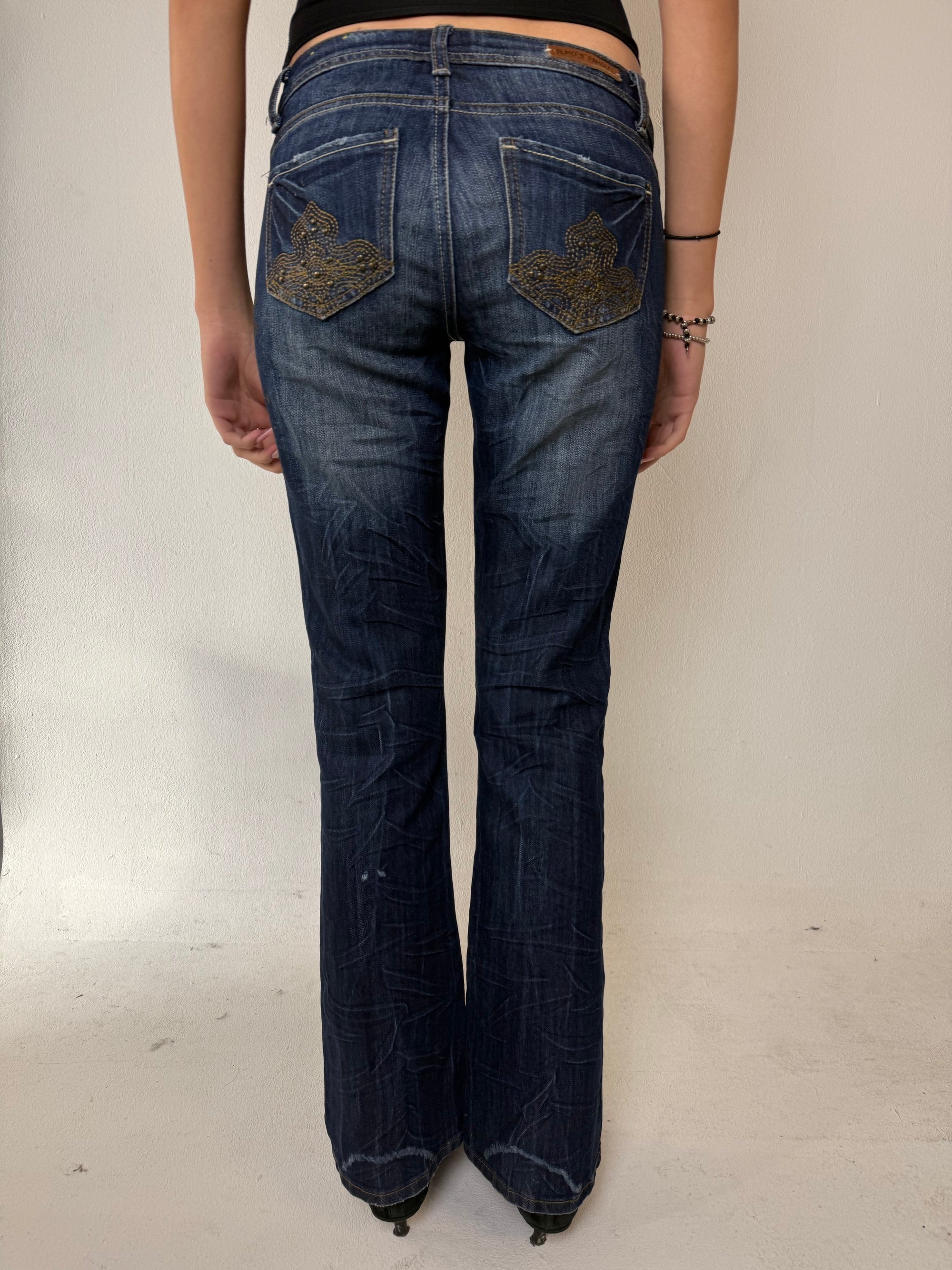 Eine dunkelblaue low waist denim bootcut von almost famous in S