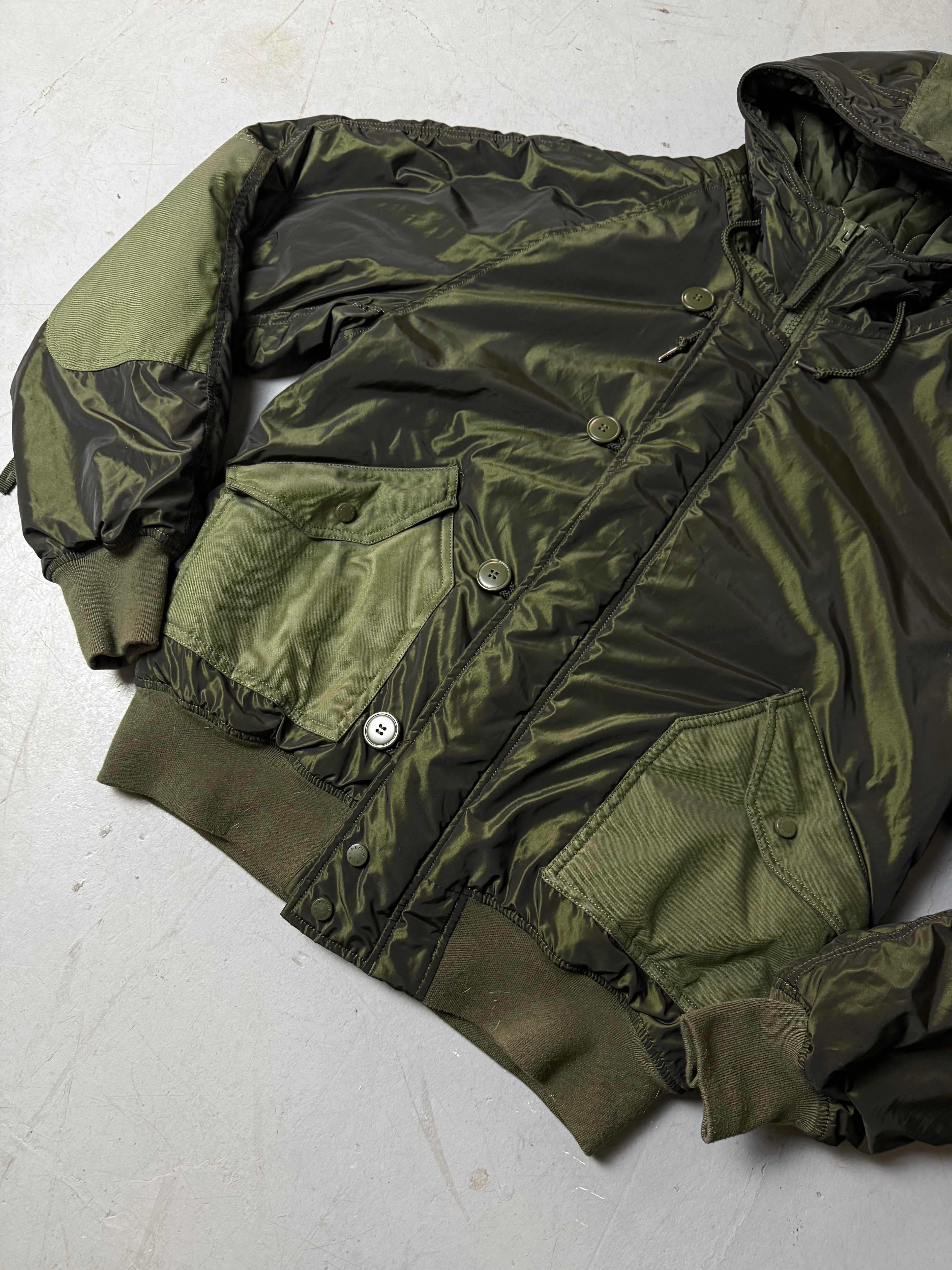 Detailbild von einer Vintage Alpha Industries Dark Green Bomber Jacket von Jackentasche