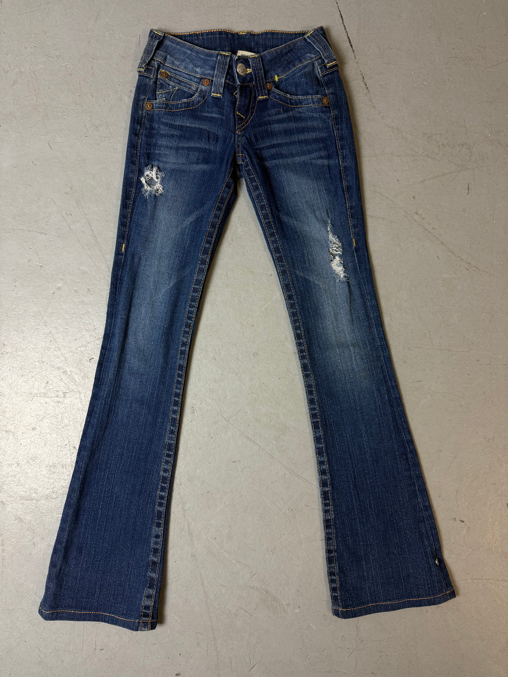 Produktbild von einer Vintage True Religion Low Waist Bootcut Jeans von vorne