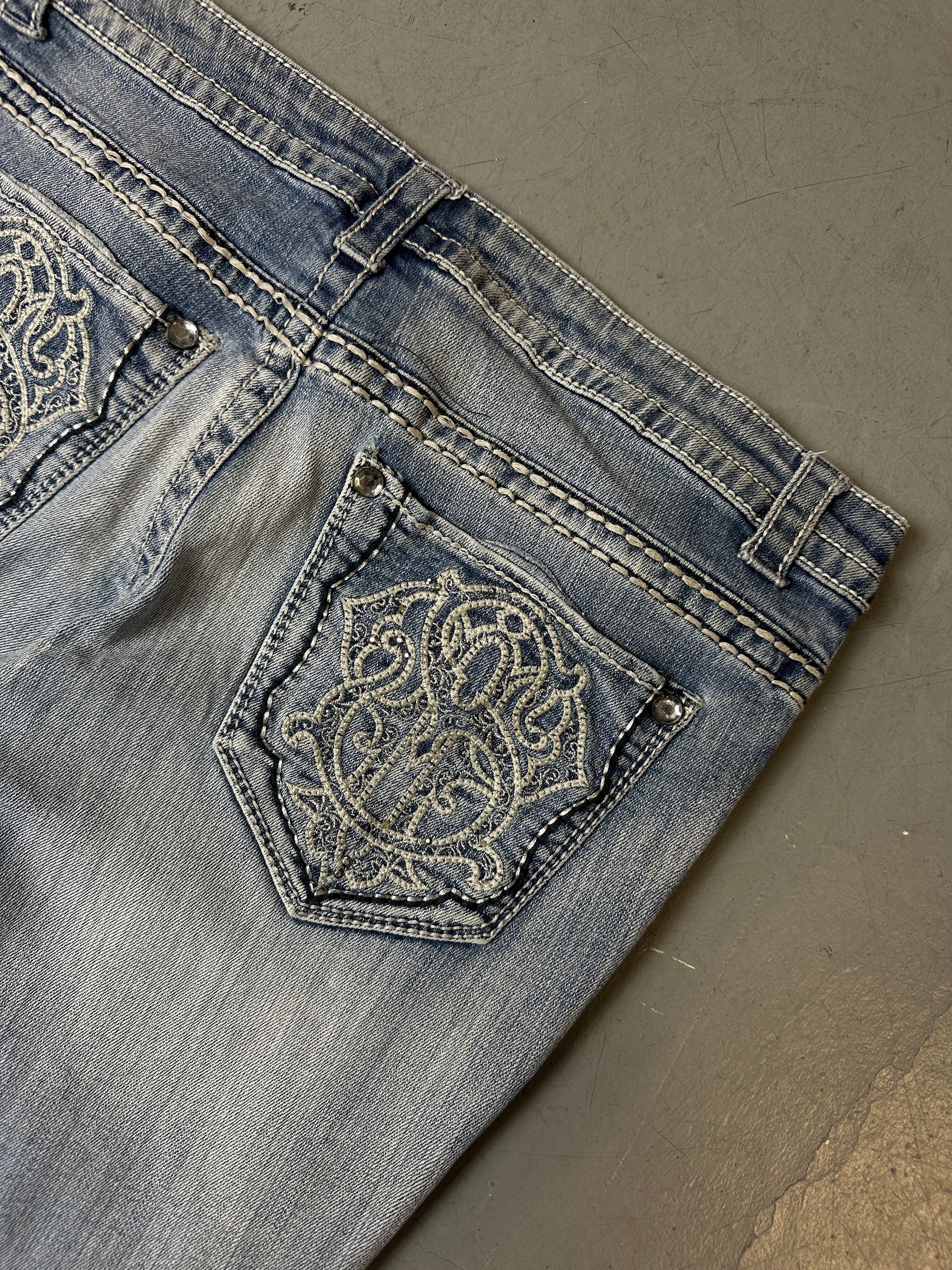 Detailbild von Vintage Glittery Backpocket Stitched Denim von hinten