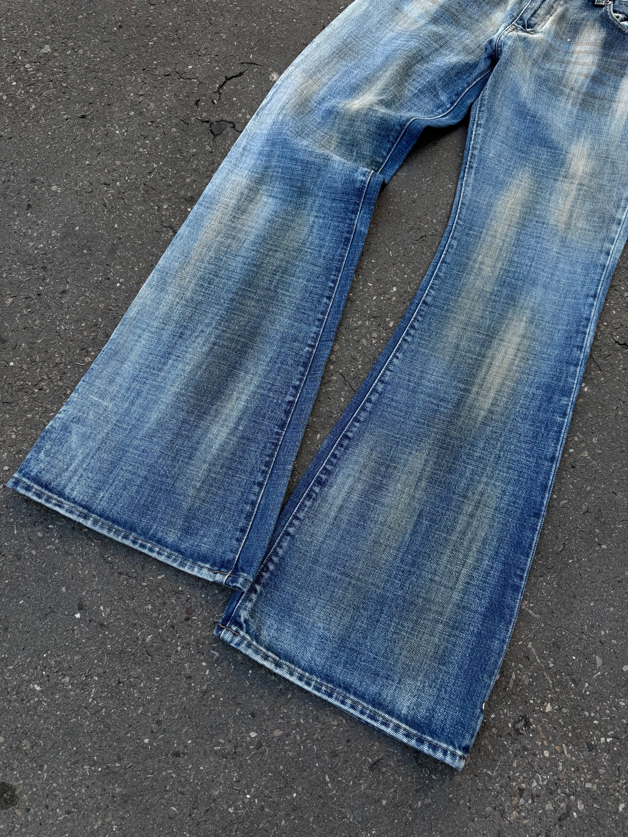 Eine Bootcut Jeans von der Marke Mail in einem Blau-Weiß-Braunen Washing in S