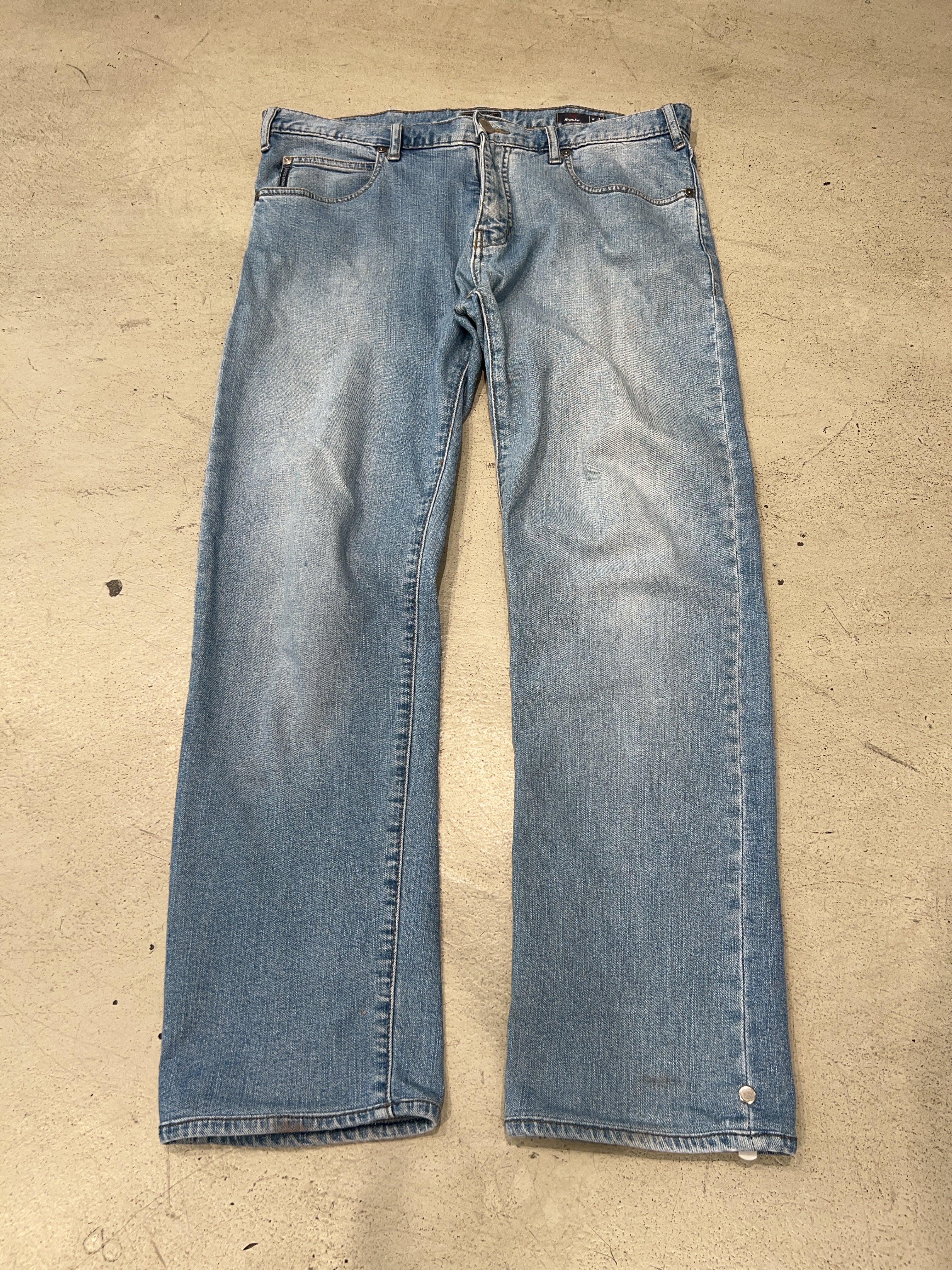 Vintage Armani Jeans Straight Leg Jeans für Herren. Y2K Second Hand 2000s Fashion.