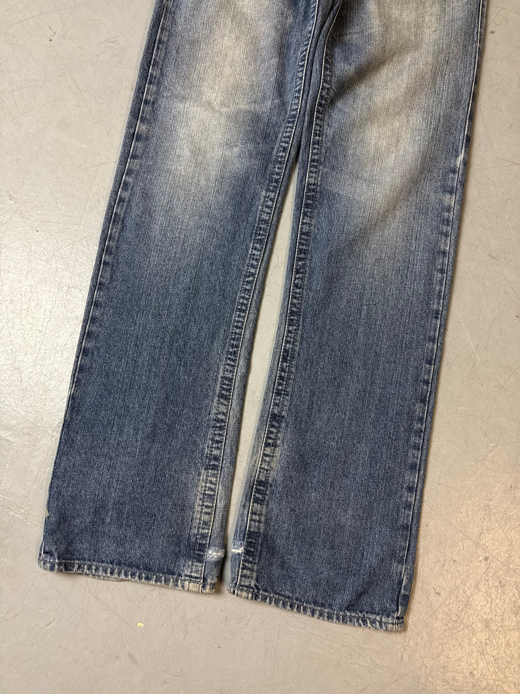 Detailliertes Produktbild von Vintage True Religion Baggy Denim with Studded Pockets M/L von vorne
