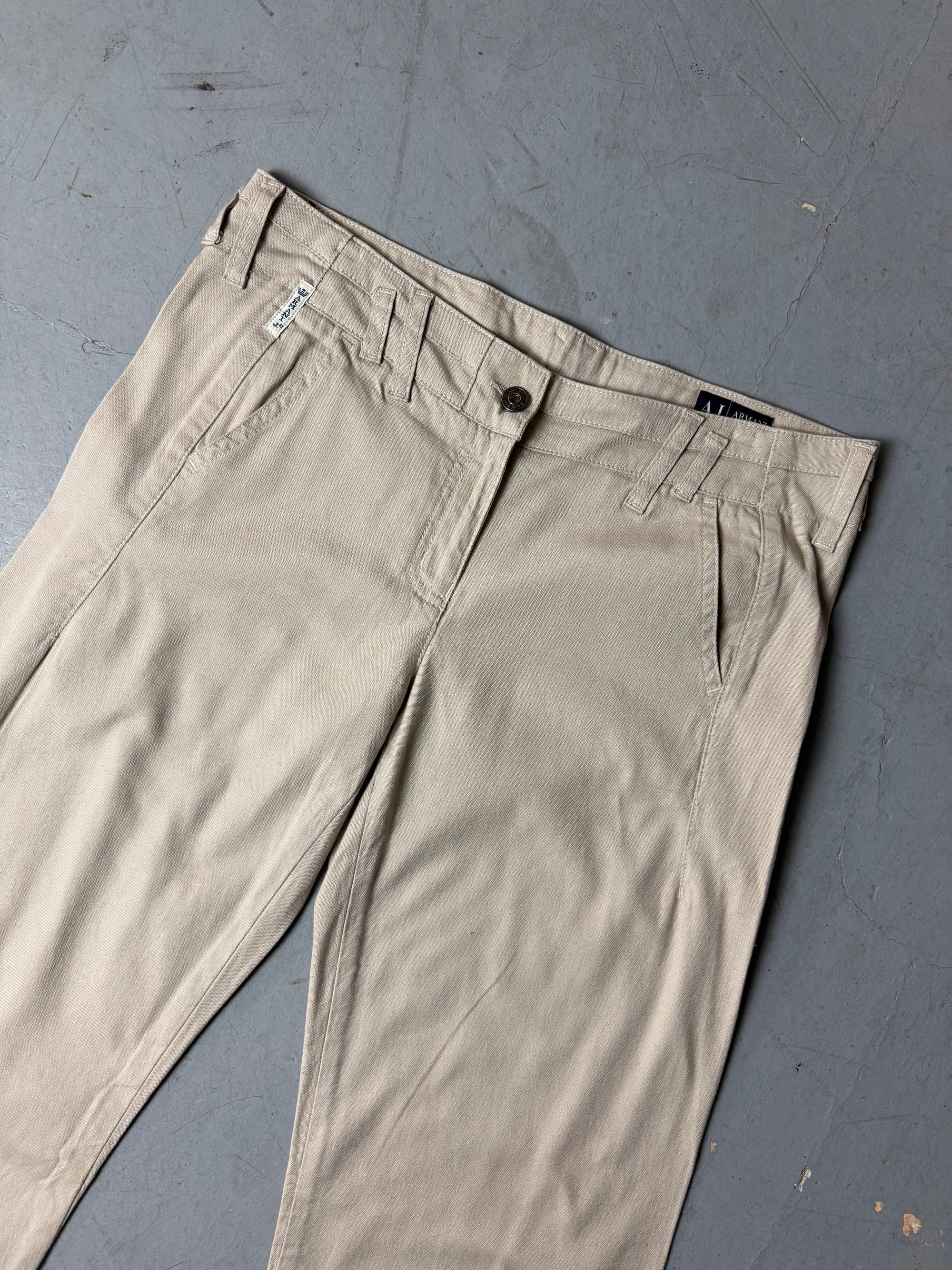 Detailbild von einer Vintage Armani Jeans Beige Pants von Hosenbund
