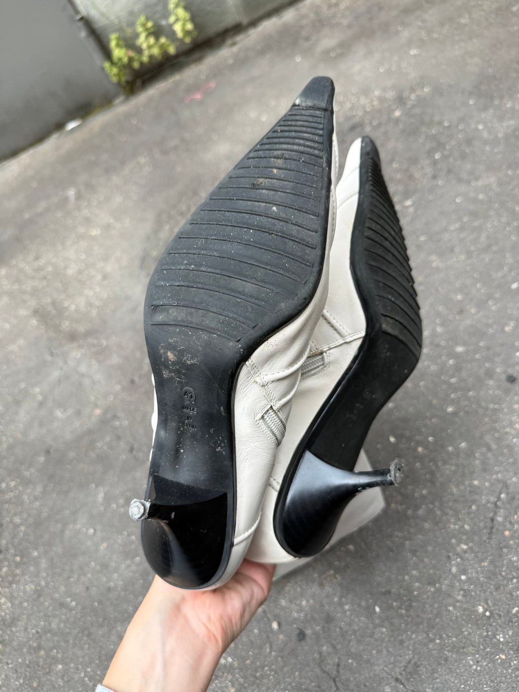 Weiße Leder Stiefel mit Absatz und Spitzer Front