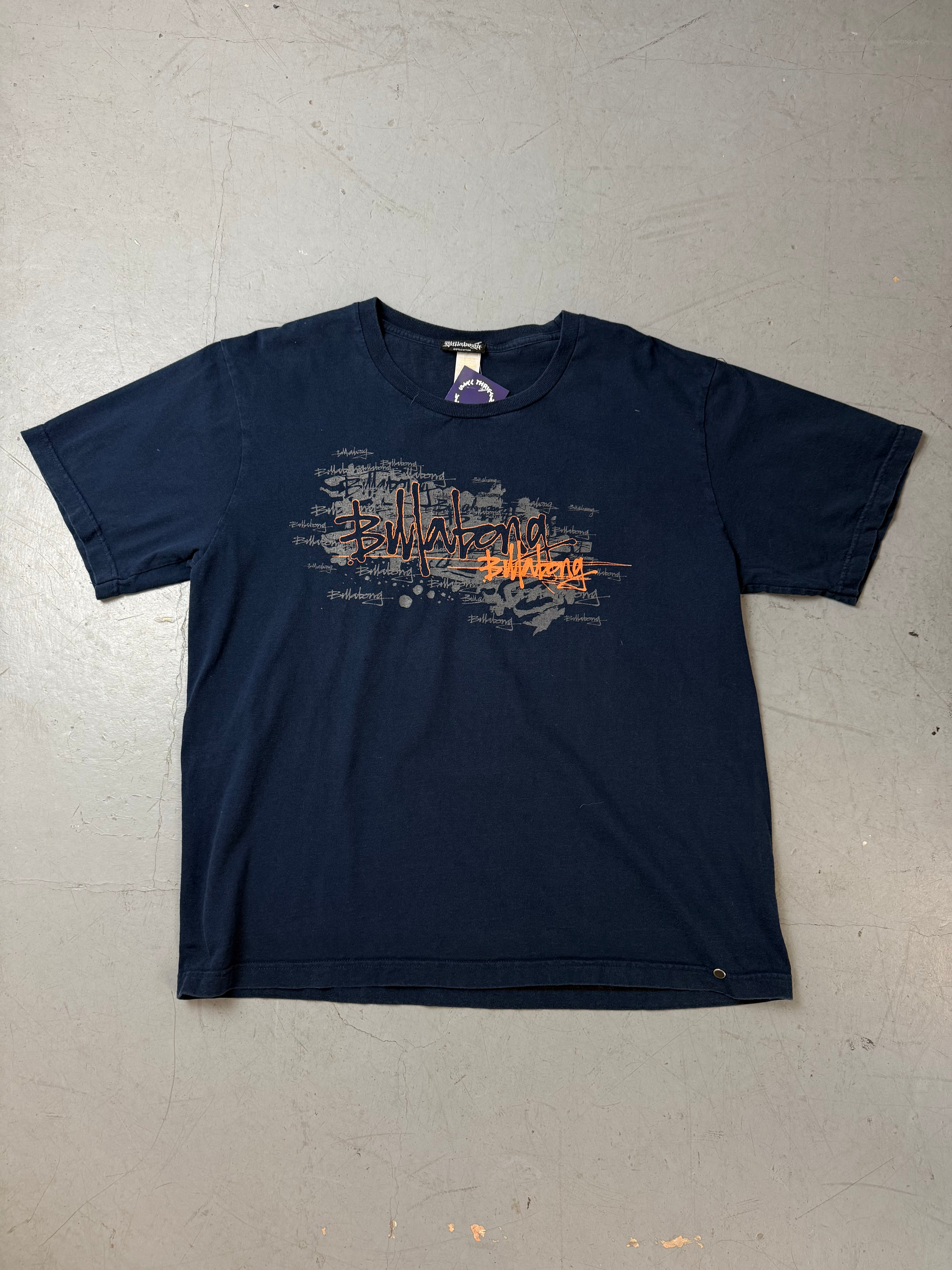 Vintage Billabong Dark Blue Printed T-Shirt für Damen. Secondhand Y2K 2000s Fashion