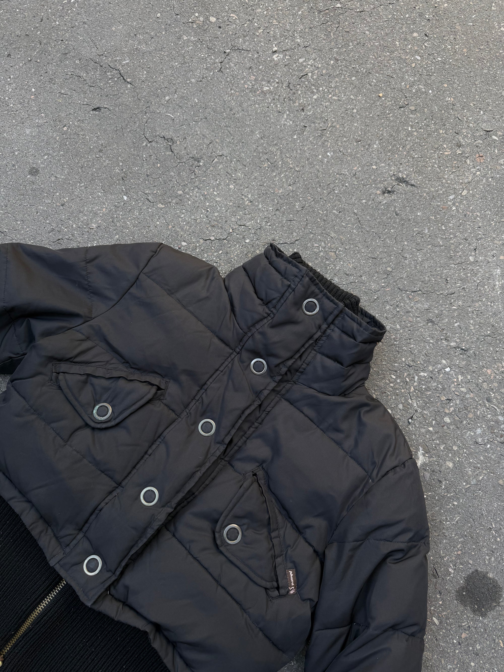 Eine schwarze Double Zip cropped Pufferjacke von Phard in S/M