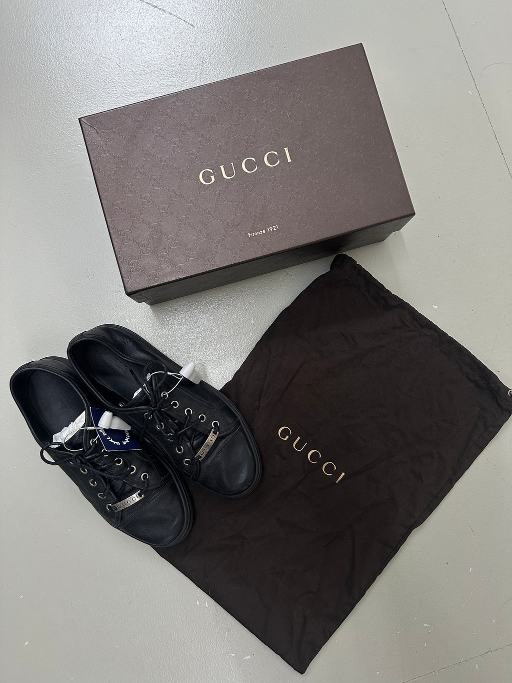 Vintage Gucci Black Leather Shoes für Damen.Y2K Second Hand 2000s Fashion 