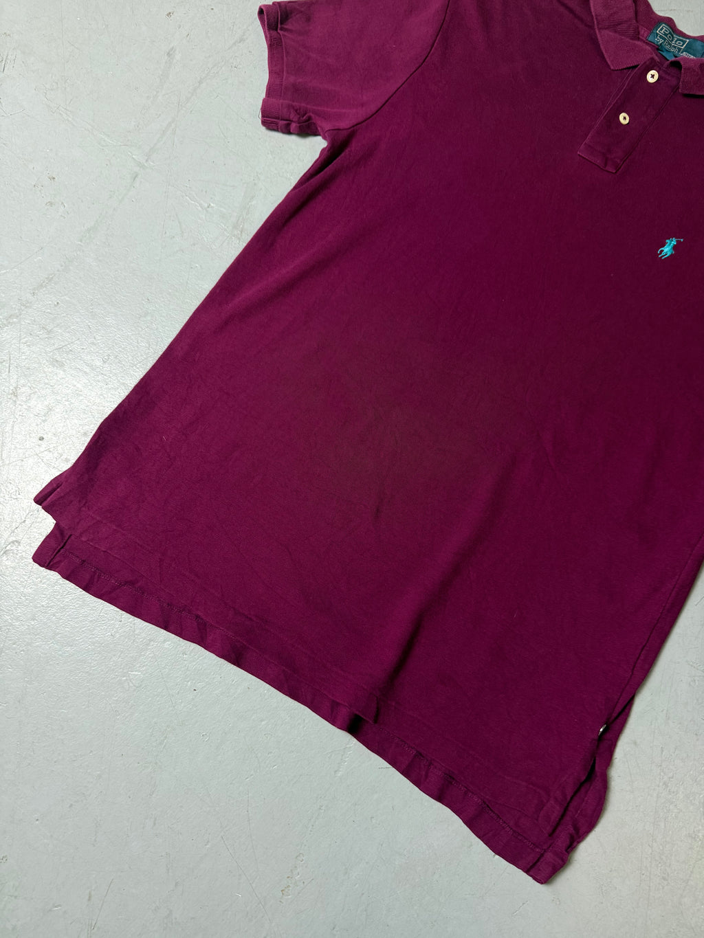 Detailbild von Vintage Ralph Lauren Bordeaux Red Polo Shirt Von vorne