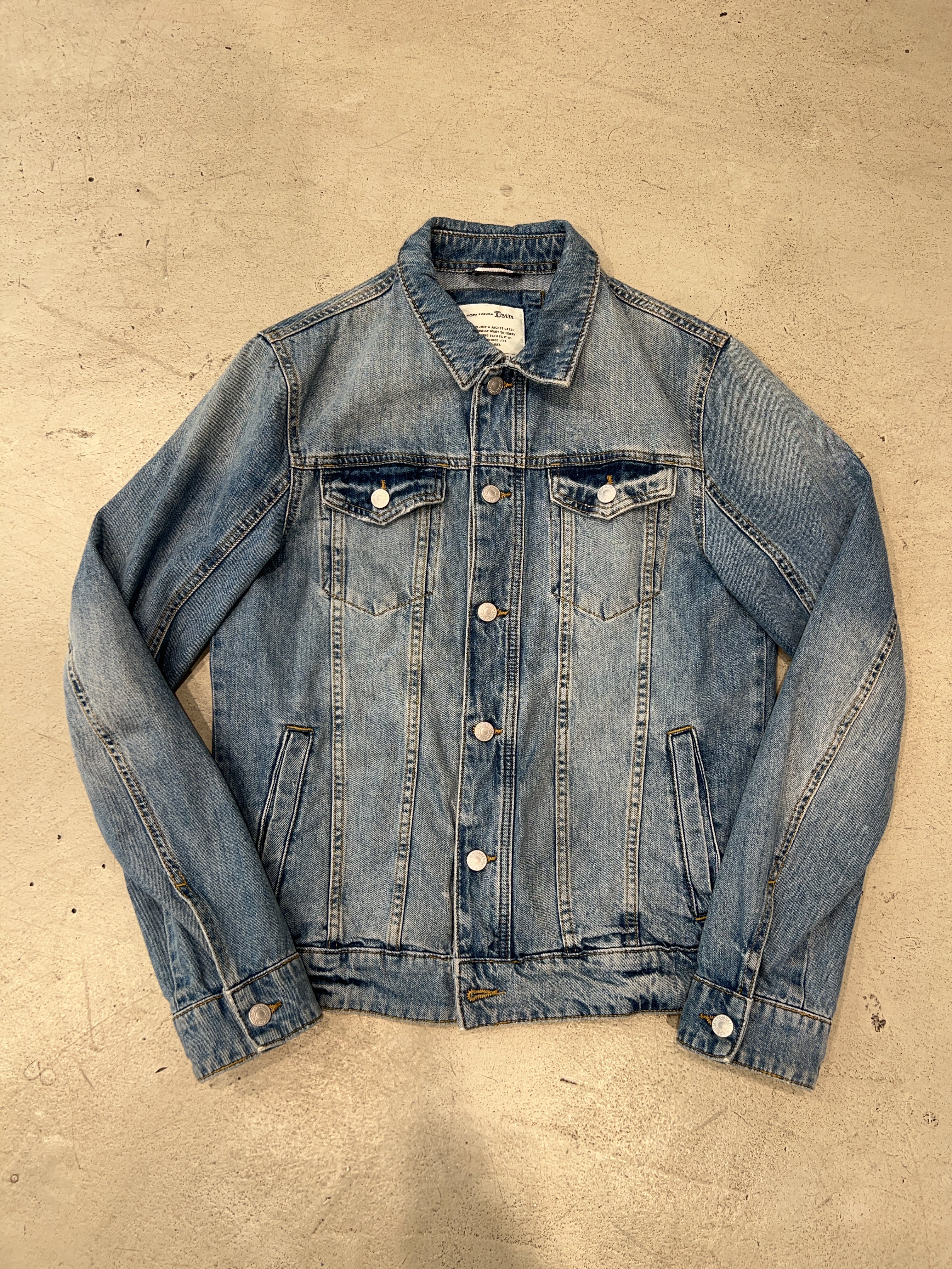 Vintage Tom Tailor Denim Jeansjacke für Herren. Y2K Second Hand 2000s Fashion.