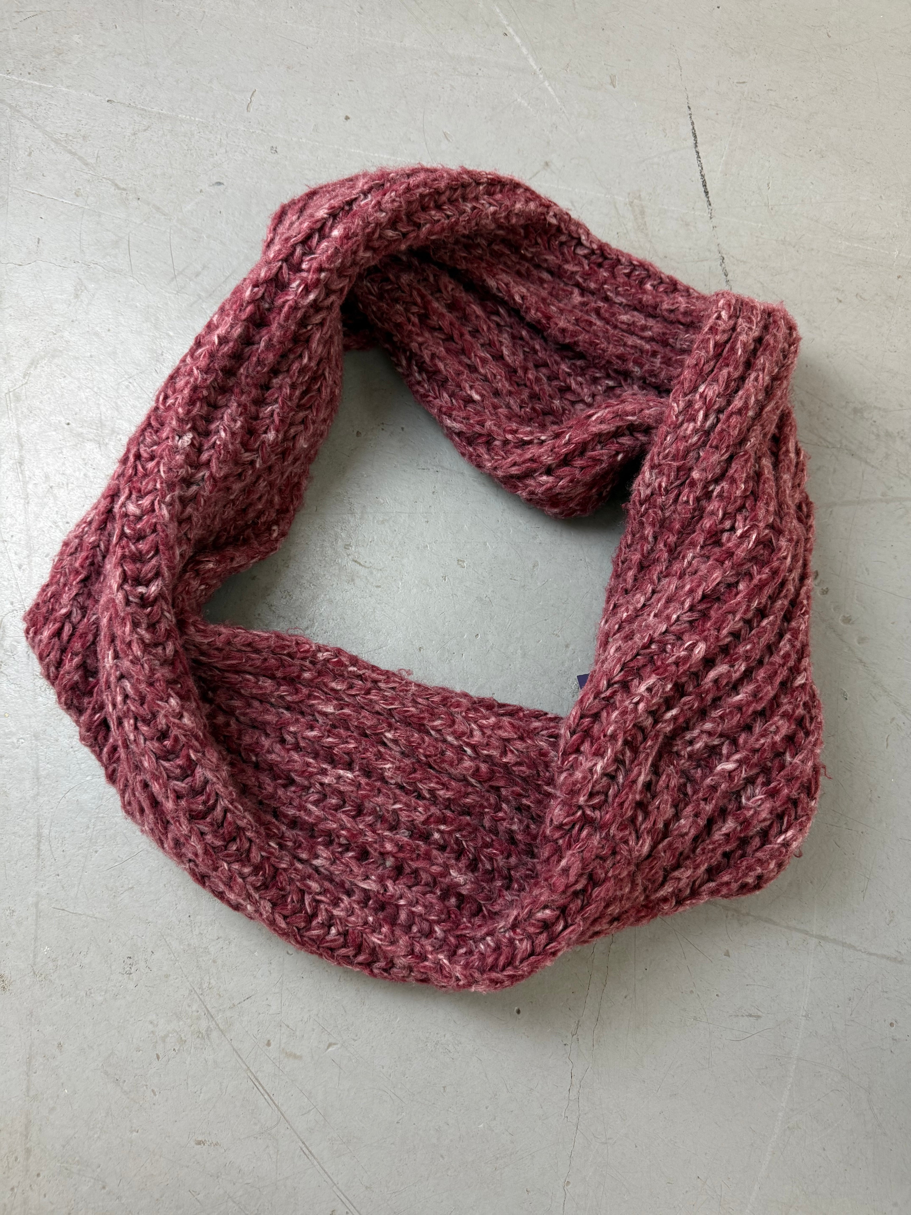 Vintage Purple Knit Loop Scarf Unisex. Y2K Second Hand 2000s Fashion