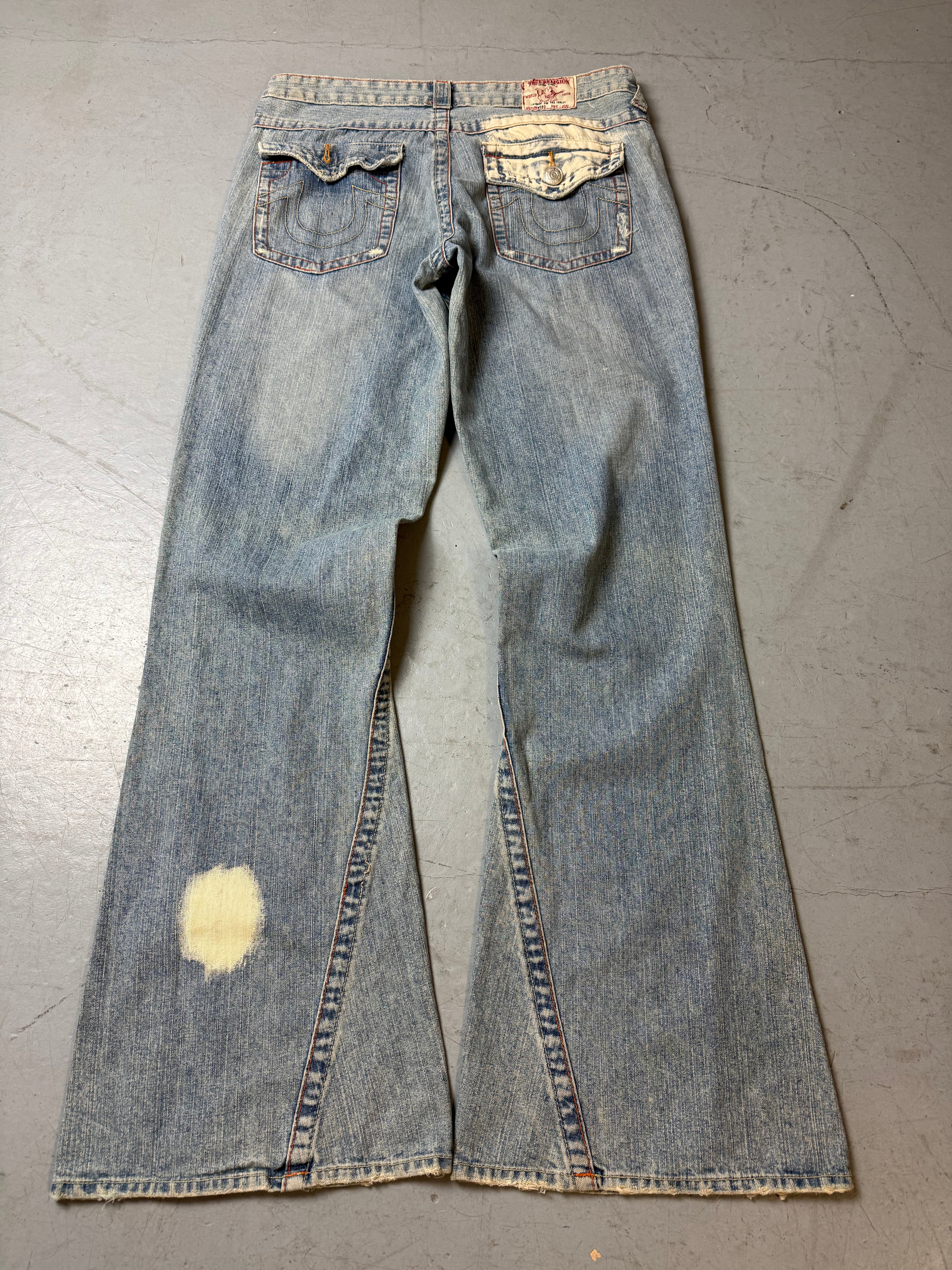 Produktbild von Vintage True Religion Bleach Washed Flared Denim von hinten