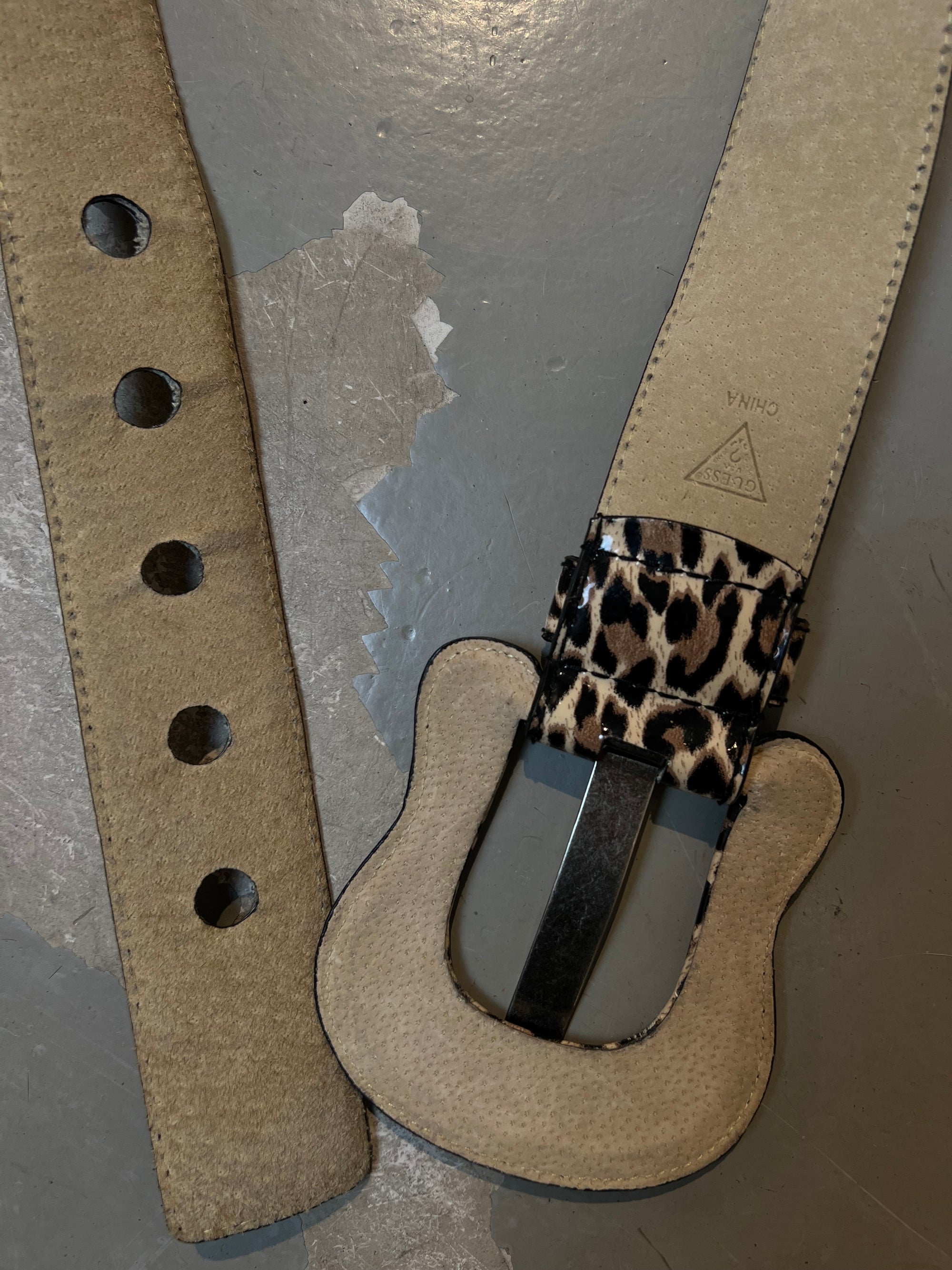 Vintage Guess Leo Belt